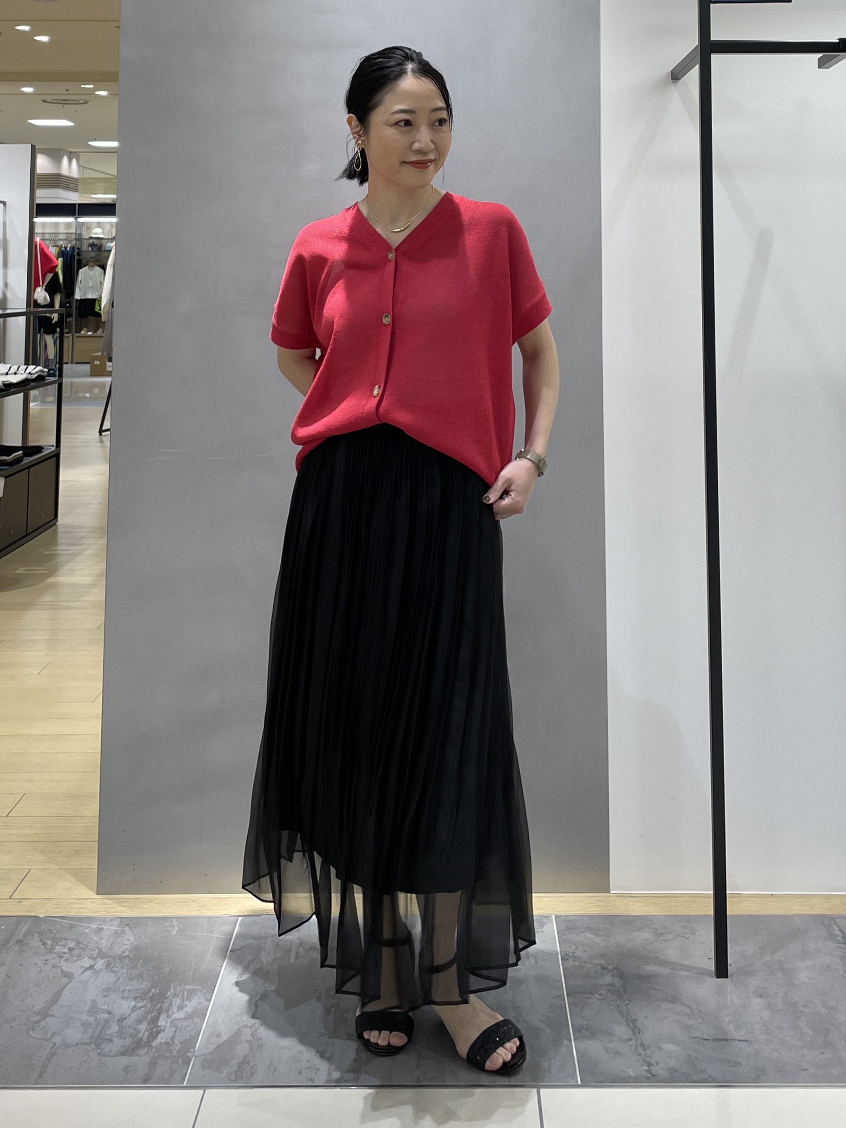 shihoさんの「INDIVI｜【洗える/清涼感】ドライタッチスリーブレスカーディガン」を使ったコーディネート