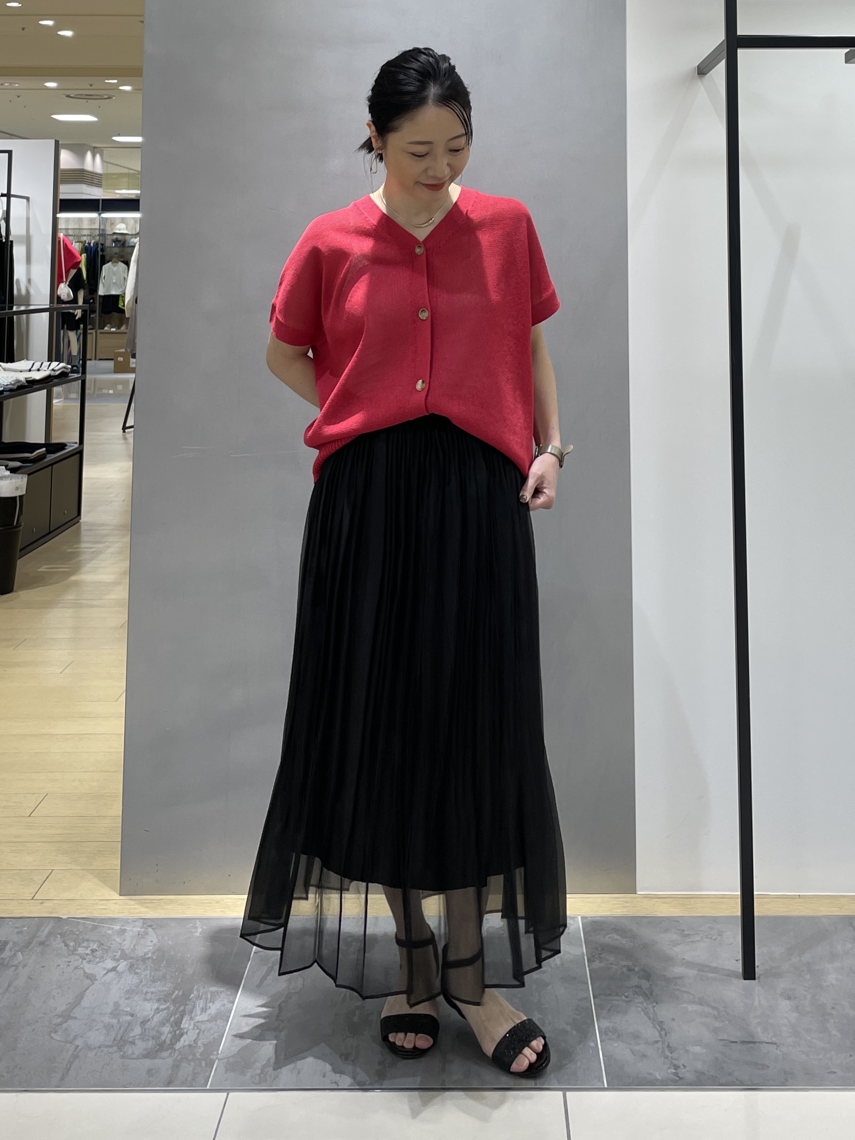 shihoさんの「INDIVI｜【洗える/清涼感】ドライタッチスリーブレスカーディガン」を使ったコーディネート