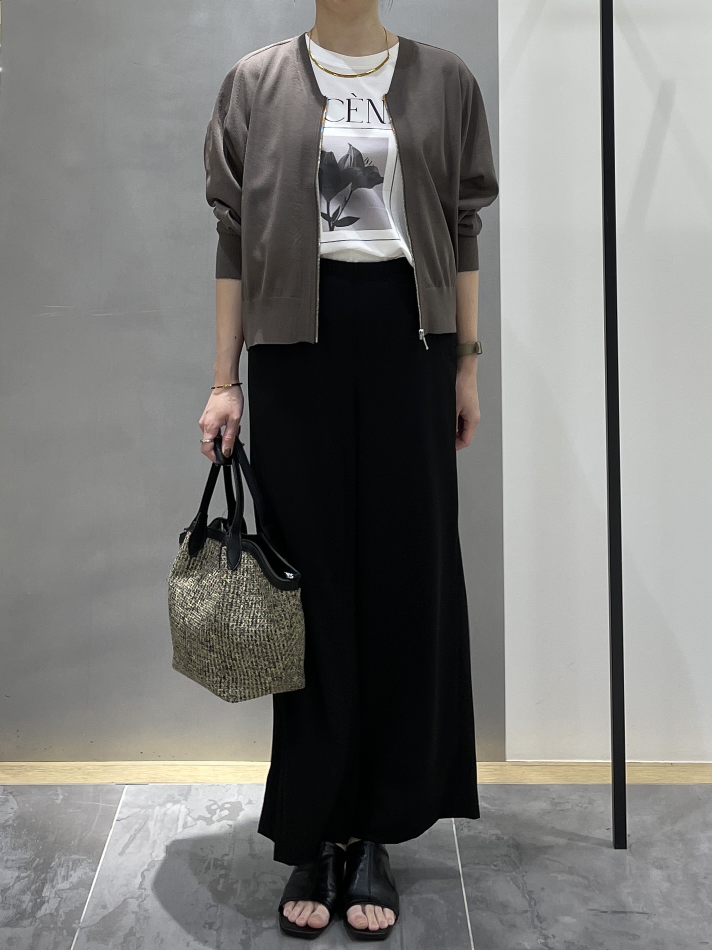 shihoさんの「INDIVI｜【アンサンブル可/日除け・冷房対策】シアーレーヨンZIPカーディガン」を使ったコーディネート
