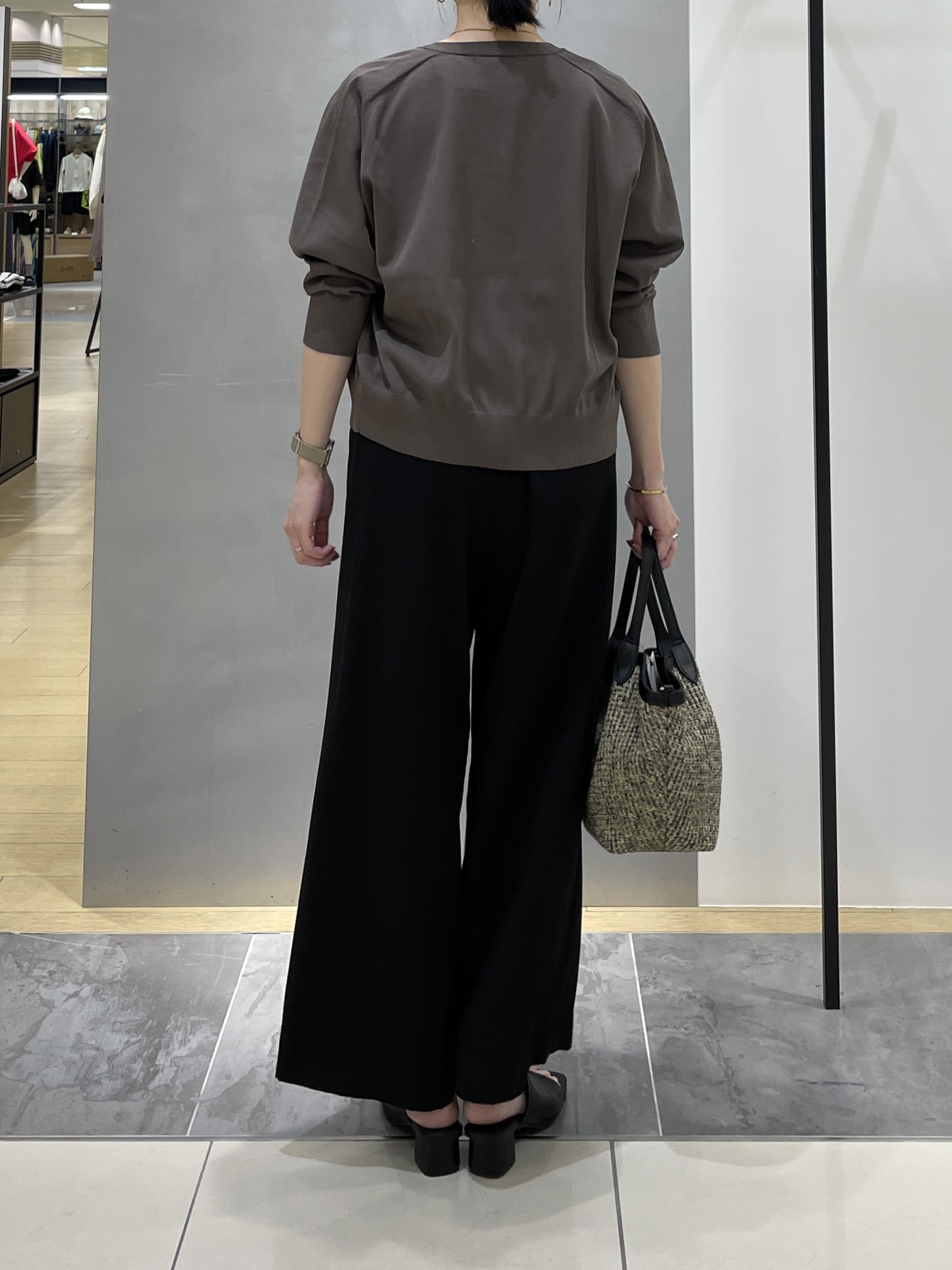 shihoさんの「INDIVI｜【アンサンブル可/日除け・冷房対策】シアーレーヨンZIPカーディガン」を使ったコーディネート