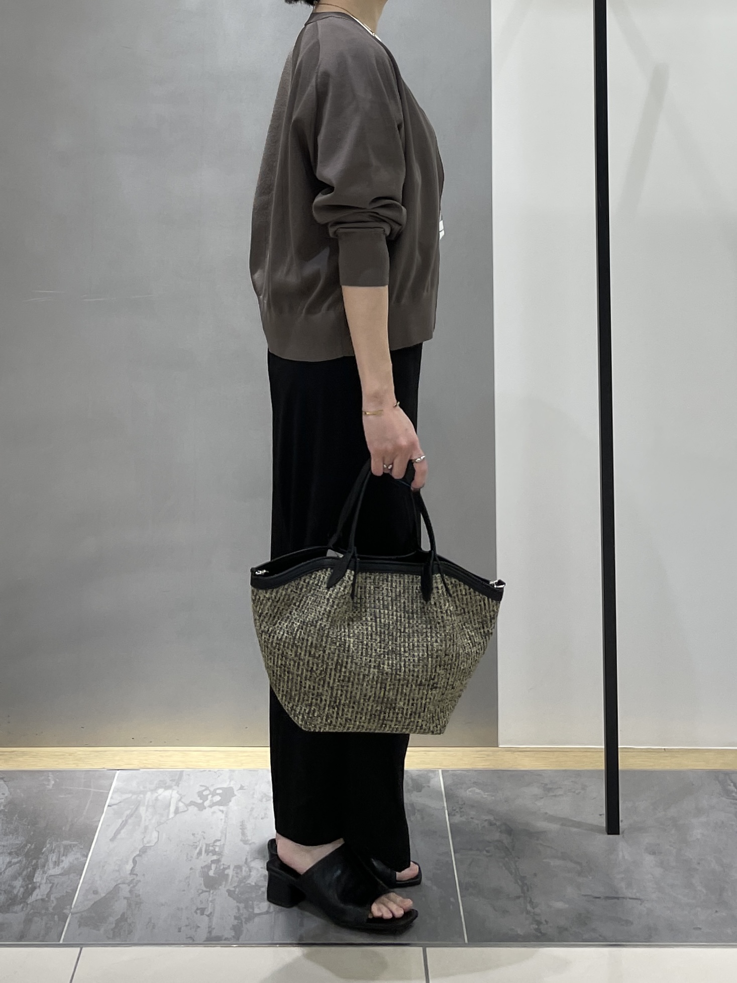 shihoさんの「INDIVI｜【アンサンブル可/日除け・冷房対策】シアーレーヨンZIPカーディガン」を使ったコーディネート