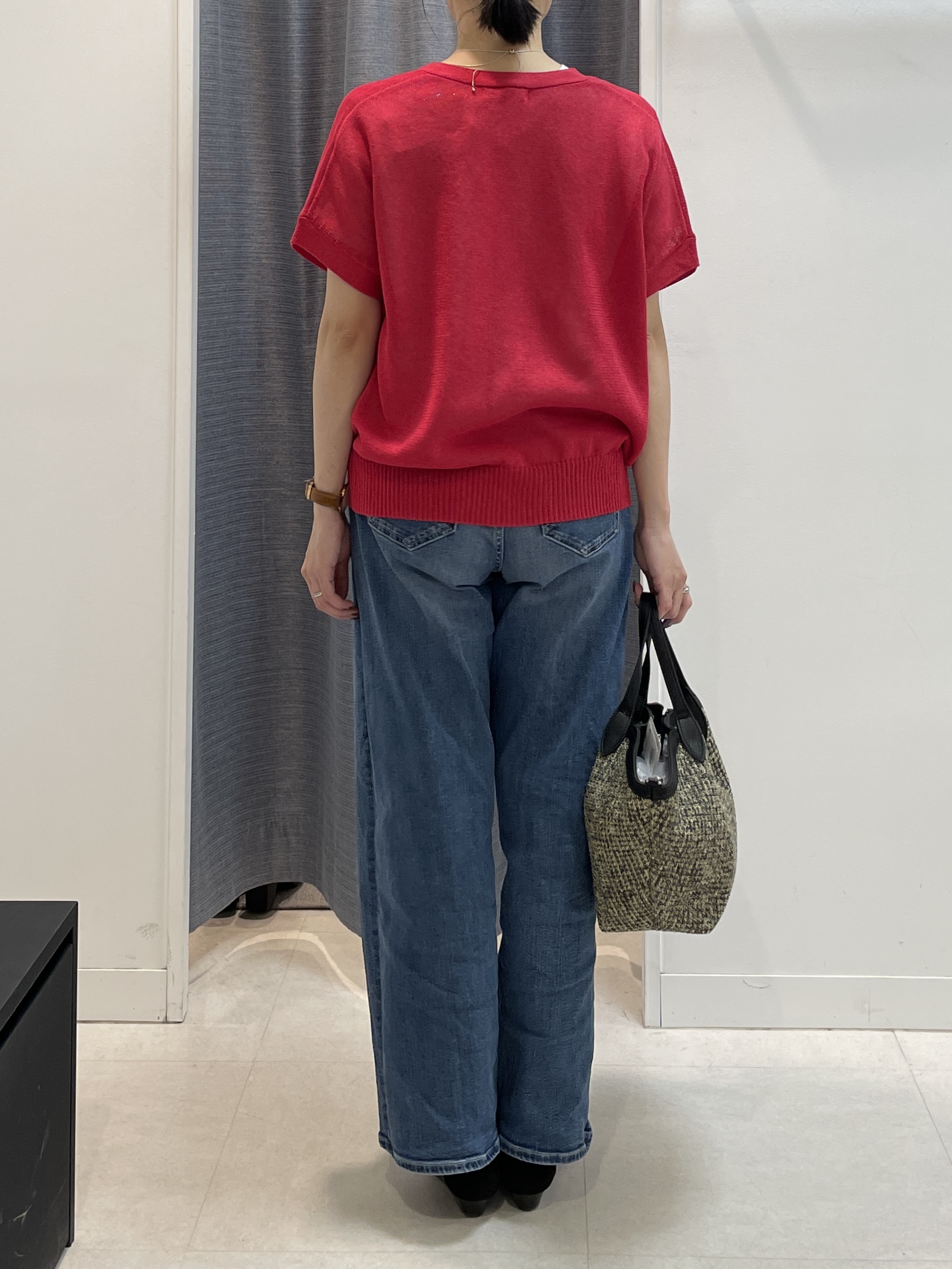 shihoさんの「INDIVI｜【褒められデニム】ワイドストレート デニムパンツ」を使ったコーディネート