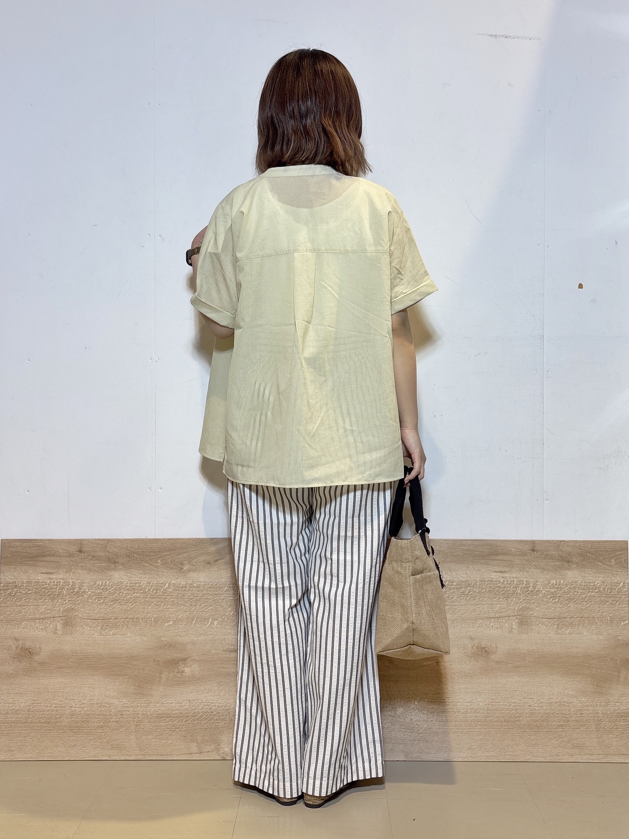 るねさんの「SHOO･LA･RUE｜【さらり快適/洗濯機可/S-LL】風が通り抜ける 半袖バンドカラーシアーシャツ」を使ったコーディネート