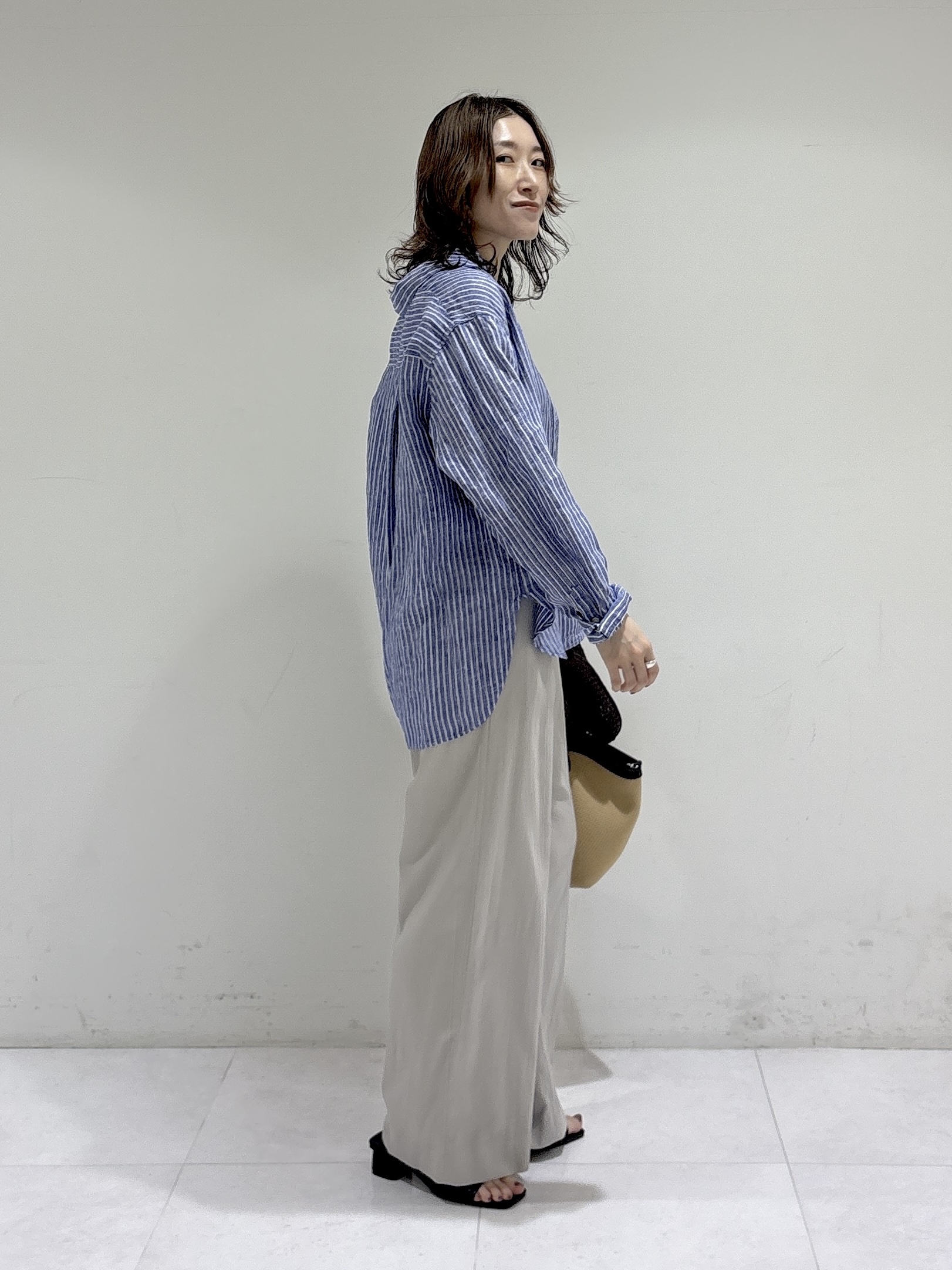 kotakiさんの「INDIVI｜【接触冷感／2WAY】カシュクールリネンシャツ」を使ったコーディネート