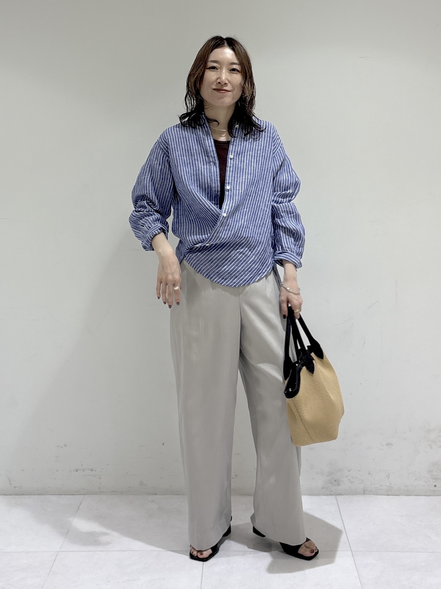 kotakiさんの「INDIVI｜【接触冷感／2WAY】カシュクールリネンシャツ」を使ったコーディネート