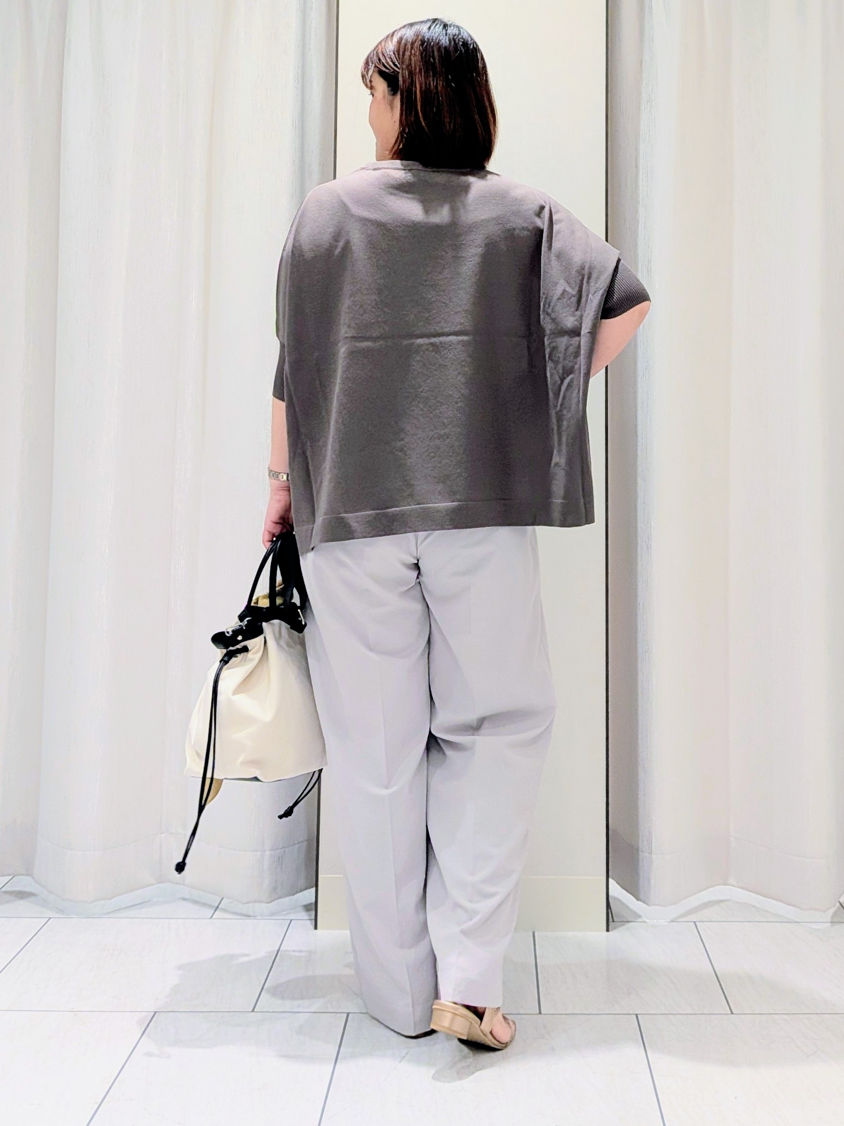 Onumaさんの「UNTITLED｜【楽な穿き心地/UV/接触冷感】クリーンワイドパンツ」を使ったコーディネート