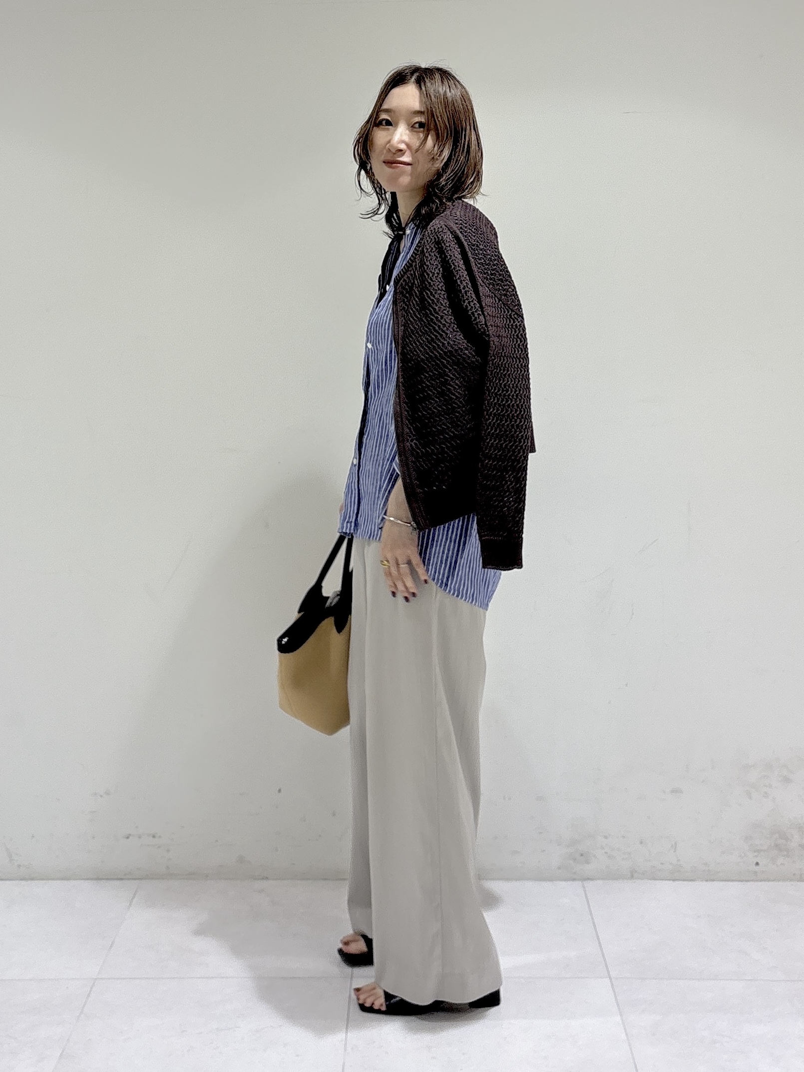 kotakiさんの「INDIVI｜【接触冷感／2WAY】カシュクールリネンシャツ」を使ったコーディネート