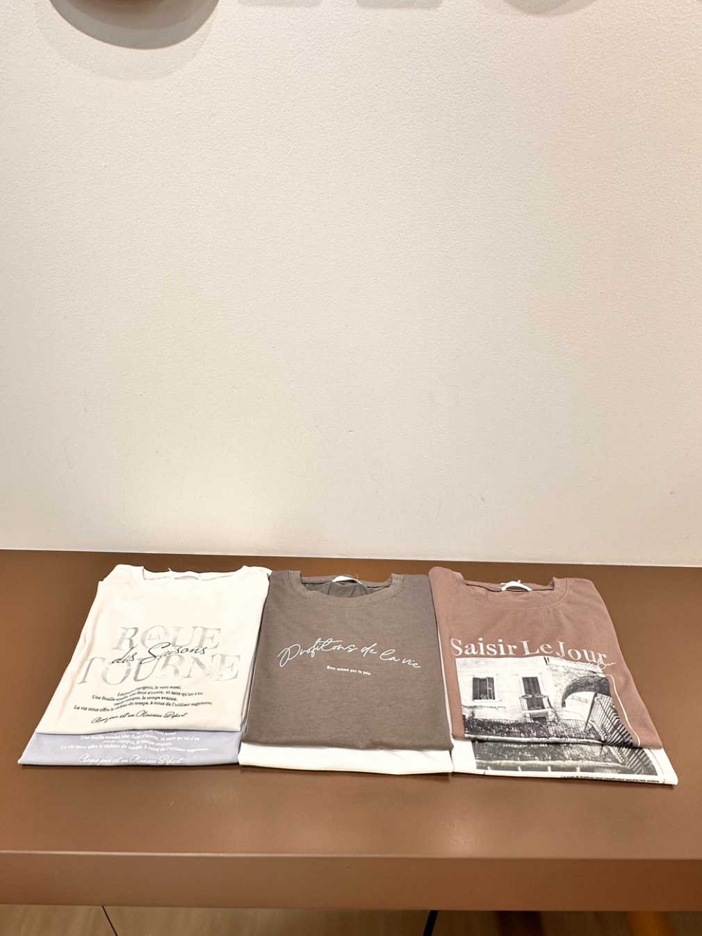 Yossyさんの「SHOO･LA･RUE｜【ひんやり/S-LL/洗濯機可】色・柄選べる お袖チュールレイヤード プリントアソートTシャツ」を使ったコーディネート