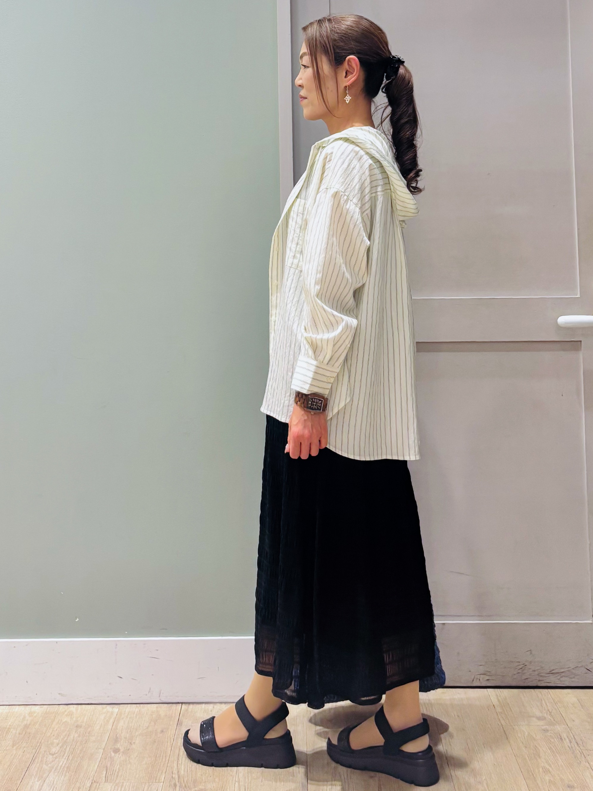 Komi☆さんの「grove｜【洗える】大人のストライプ フーディシャツ」を使ったコーディネート