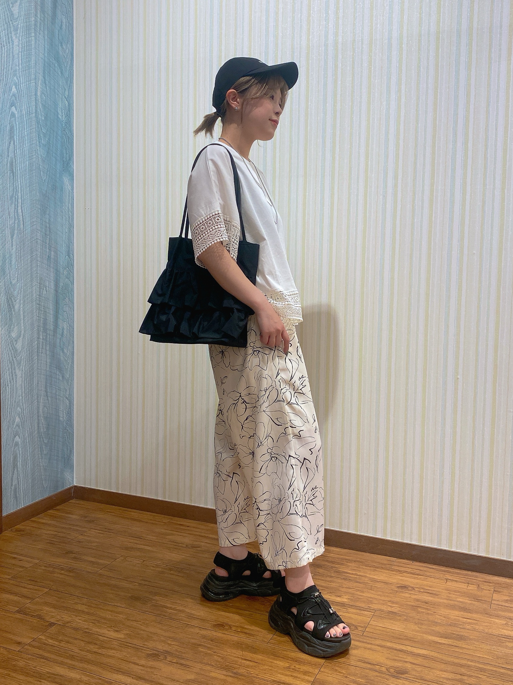 ayaさんの「SHOO･LA･RUE｜【洗濯機可/ひんやり/体型カバー/S-LL】レース使いがポイント デザインTシャツ」を使ったコーディネート