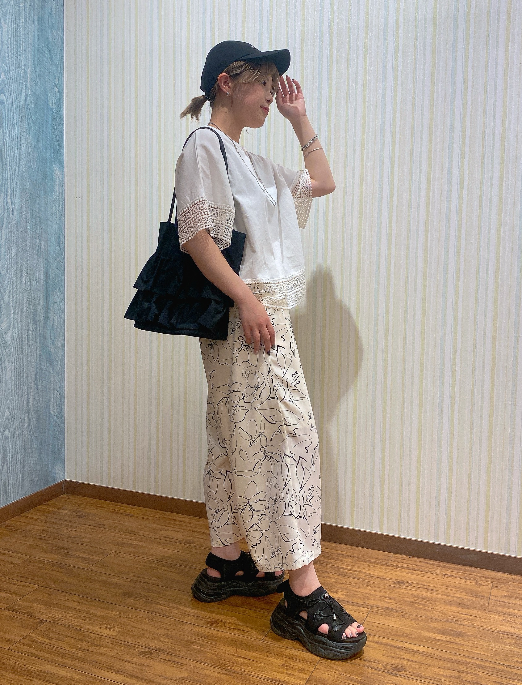 ayaさんの「SHOO･LA･RUE｜【洗濯機可/ひんやり/体型カバー/S-LL】レース使いがポイント デザインTシャツ」を使ったコーディネート
