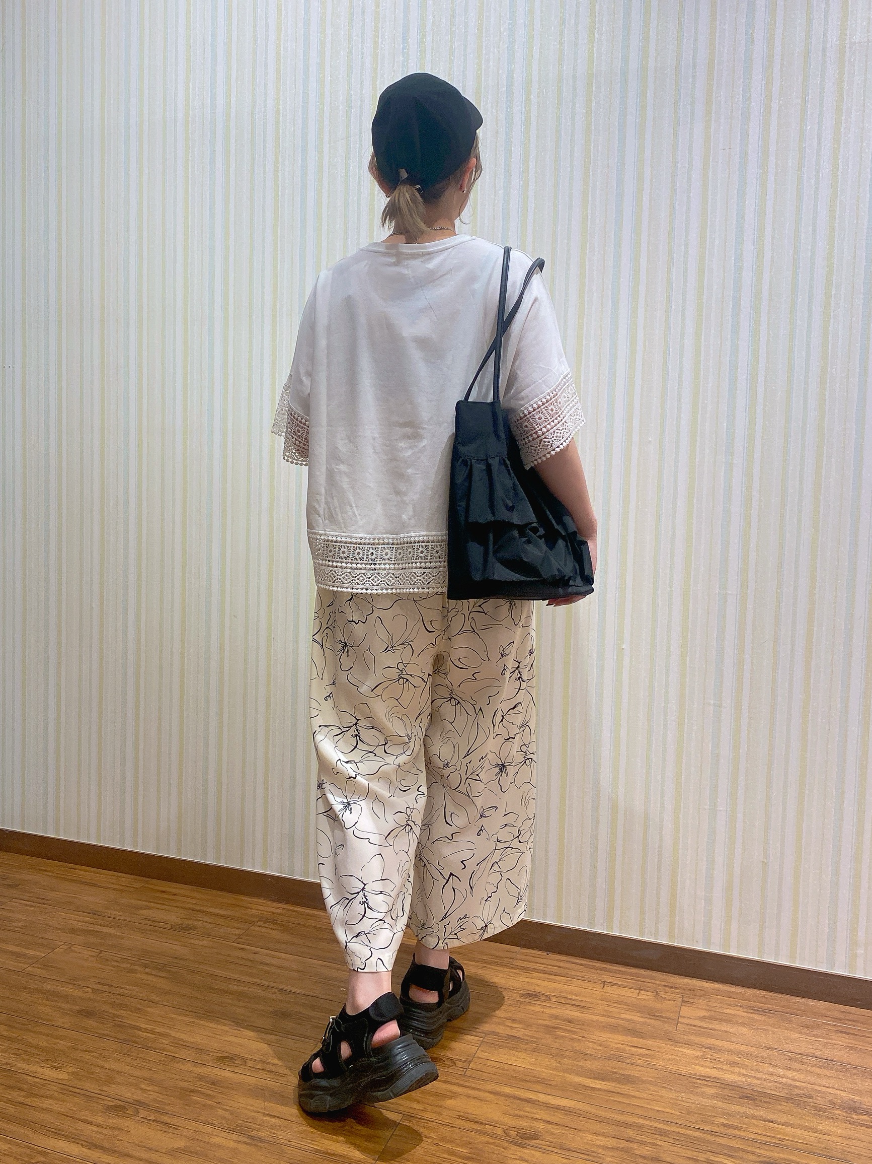 ayaさんの「SHOO･LA･RUE｜【洗濯機可/ひんやり/体型カバー/S-LL】レース使いがポイント デザインTシャツ」を使ったコーディネート