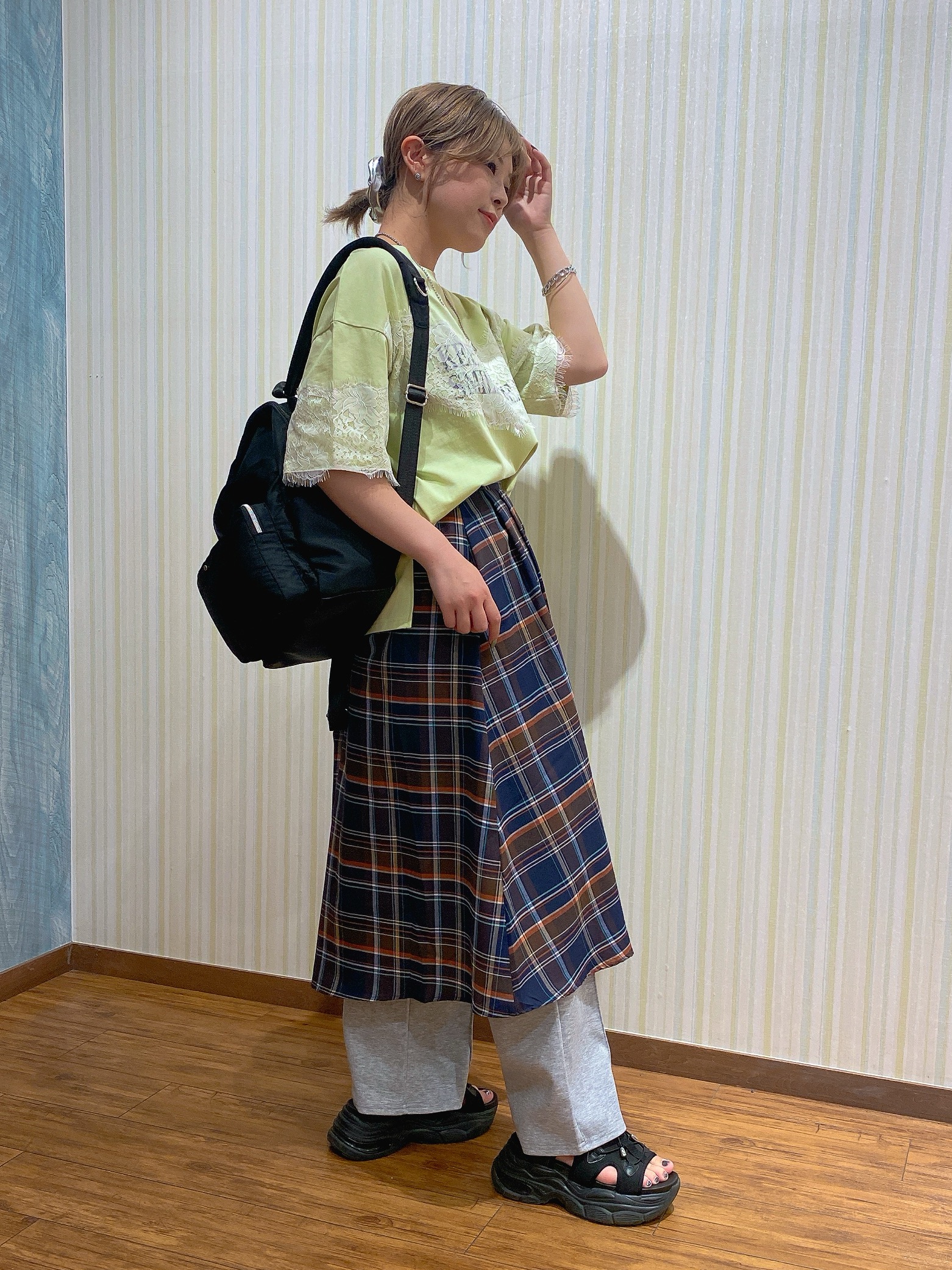 ayaさんの「SHOO･LA･RUE｜【ひんやり/洗濯機可】レースデザインでこなれ見え ロゴプリントTシャツ」を使ったコーディネート