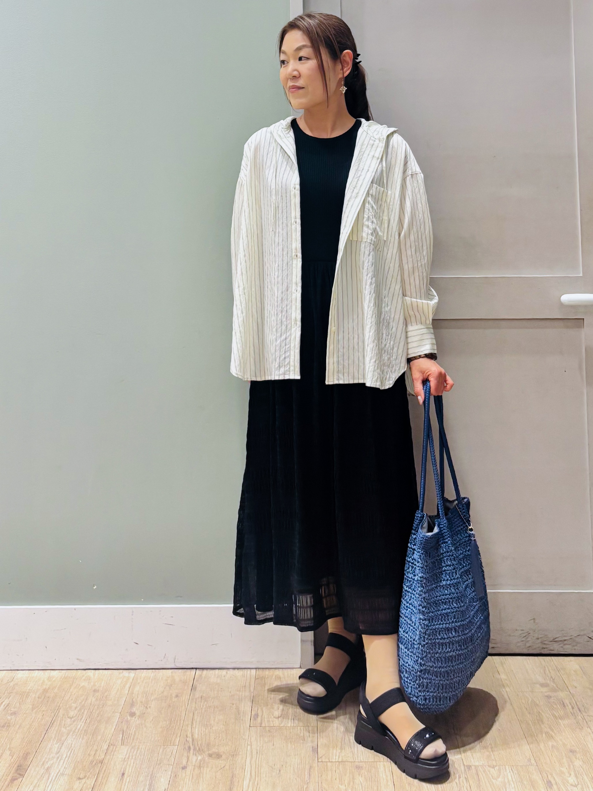 Komi☆さんの「grove｜【洗える】大人のストライプ フーディシャツ」を使ったコーディネート