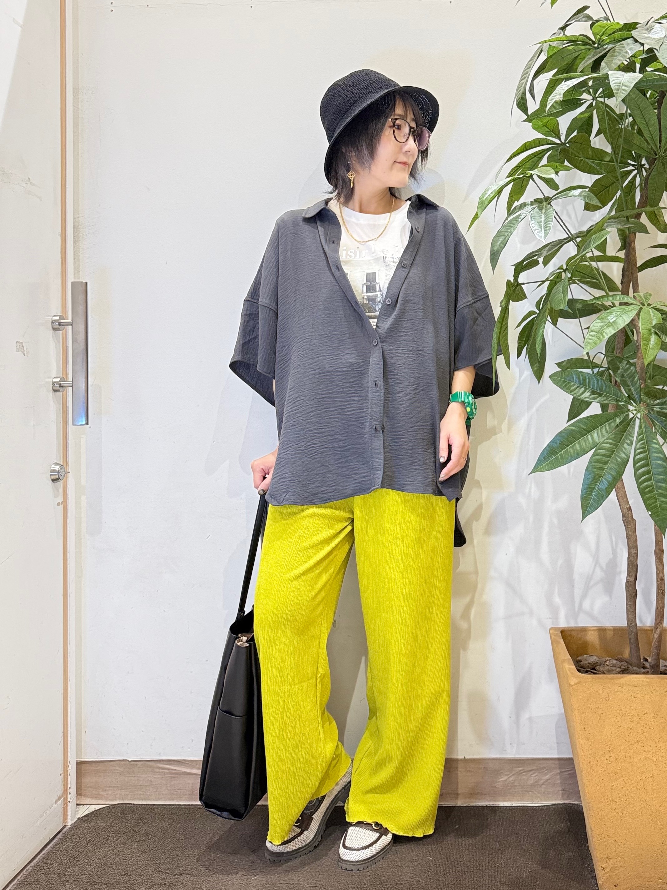 misakiさんの「SHOO･LA･RUE｜【高レビュー/洗濯後しわになりにくい/体型カバー】きちんとゆるっと 大人の抜け感 ポンチョ風カラーシ」を使ったコーディネート