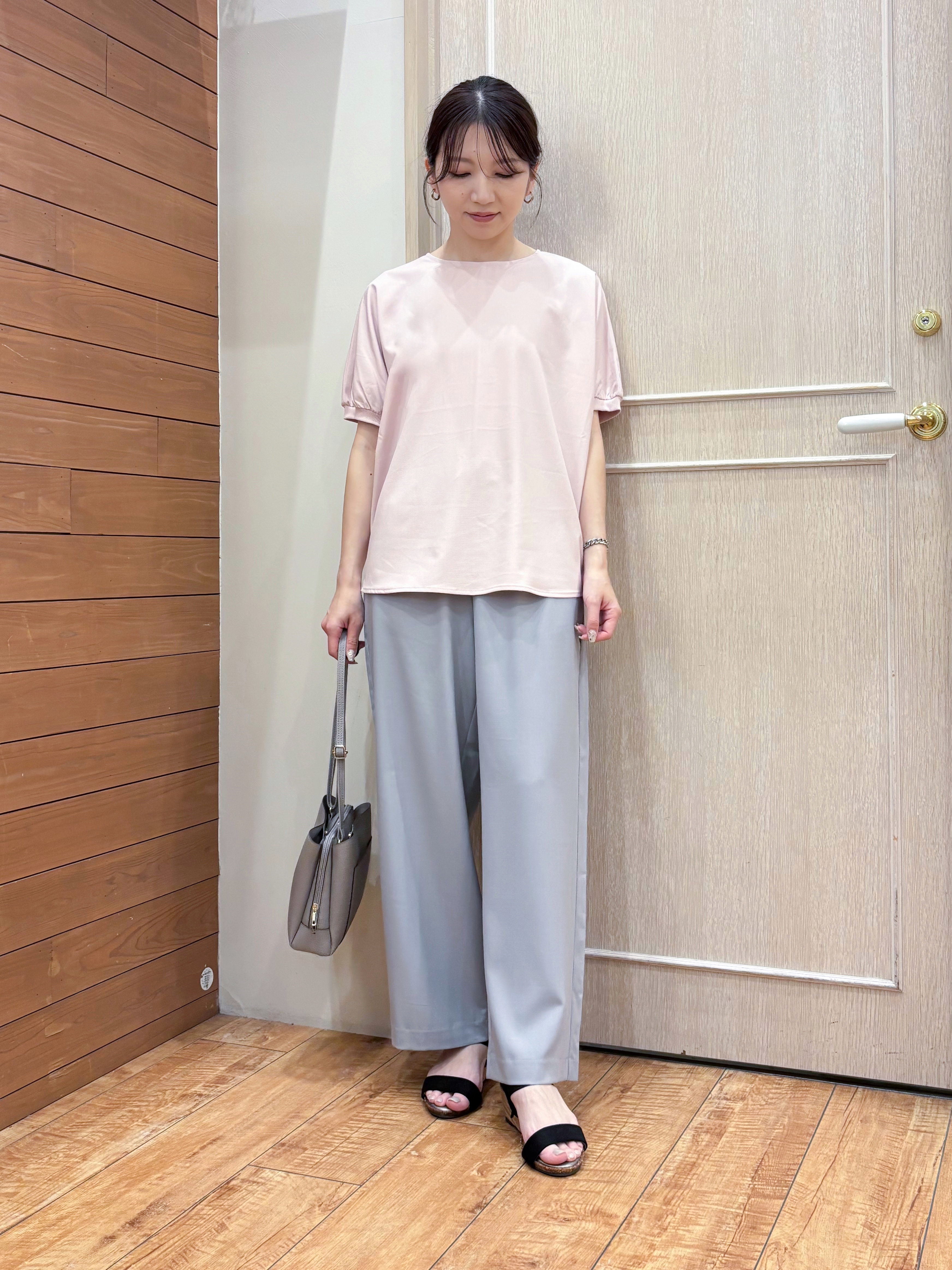 なみさんの「SHOO･LA･RUE｜【ひんやり/洗濯後しわになりにくい】インせず着られる さらっとタッチのドルマンブラウス」を使ったコーディネート