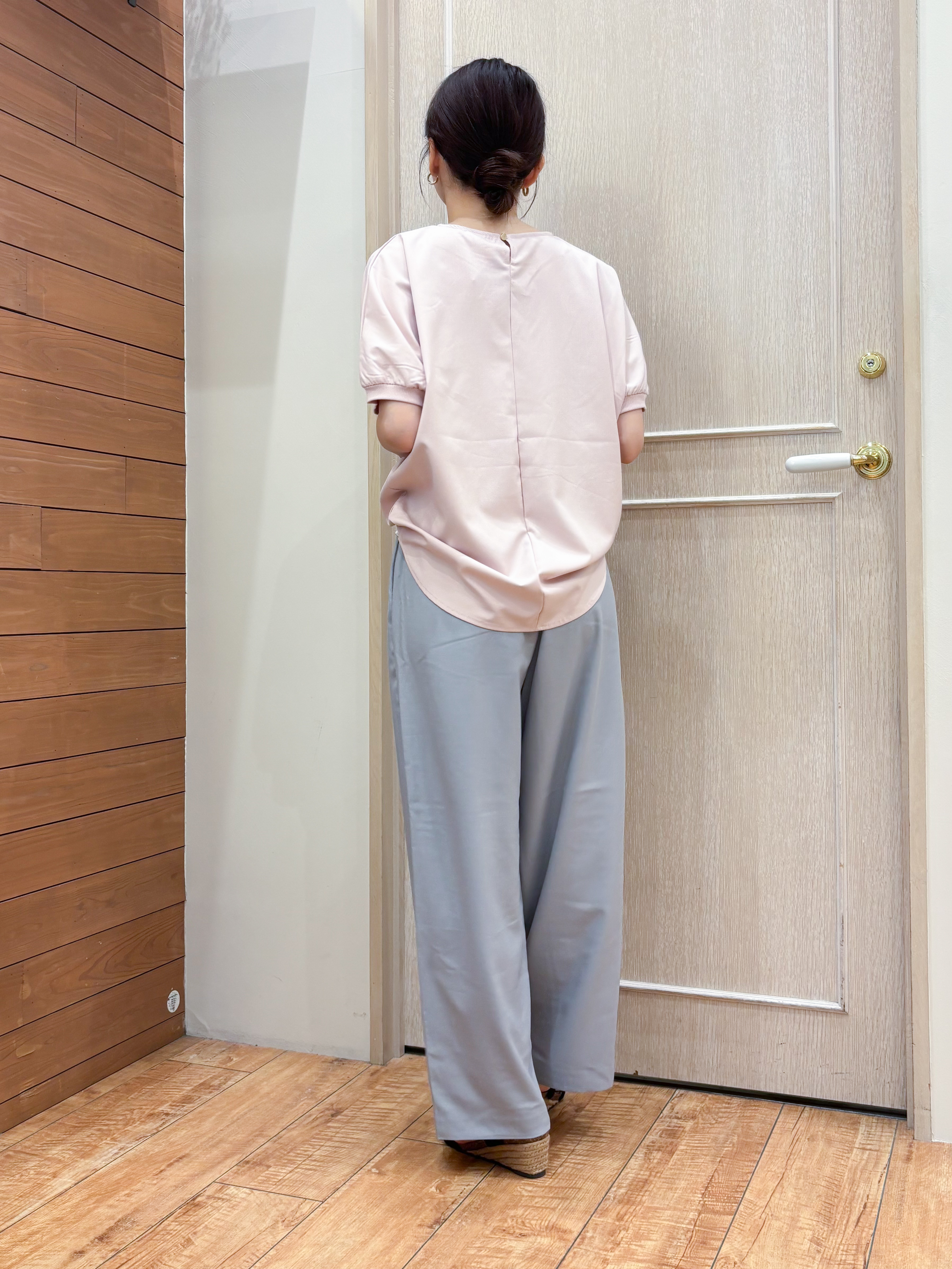 なみさんの「SHOO･LA･RUE｜【ひんやり/洗濯後しわになりにくい】インせず着られる さらっとタッチのドルマンブラウス」を使ったコーディネート