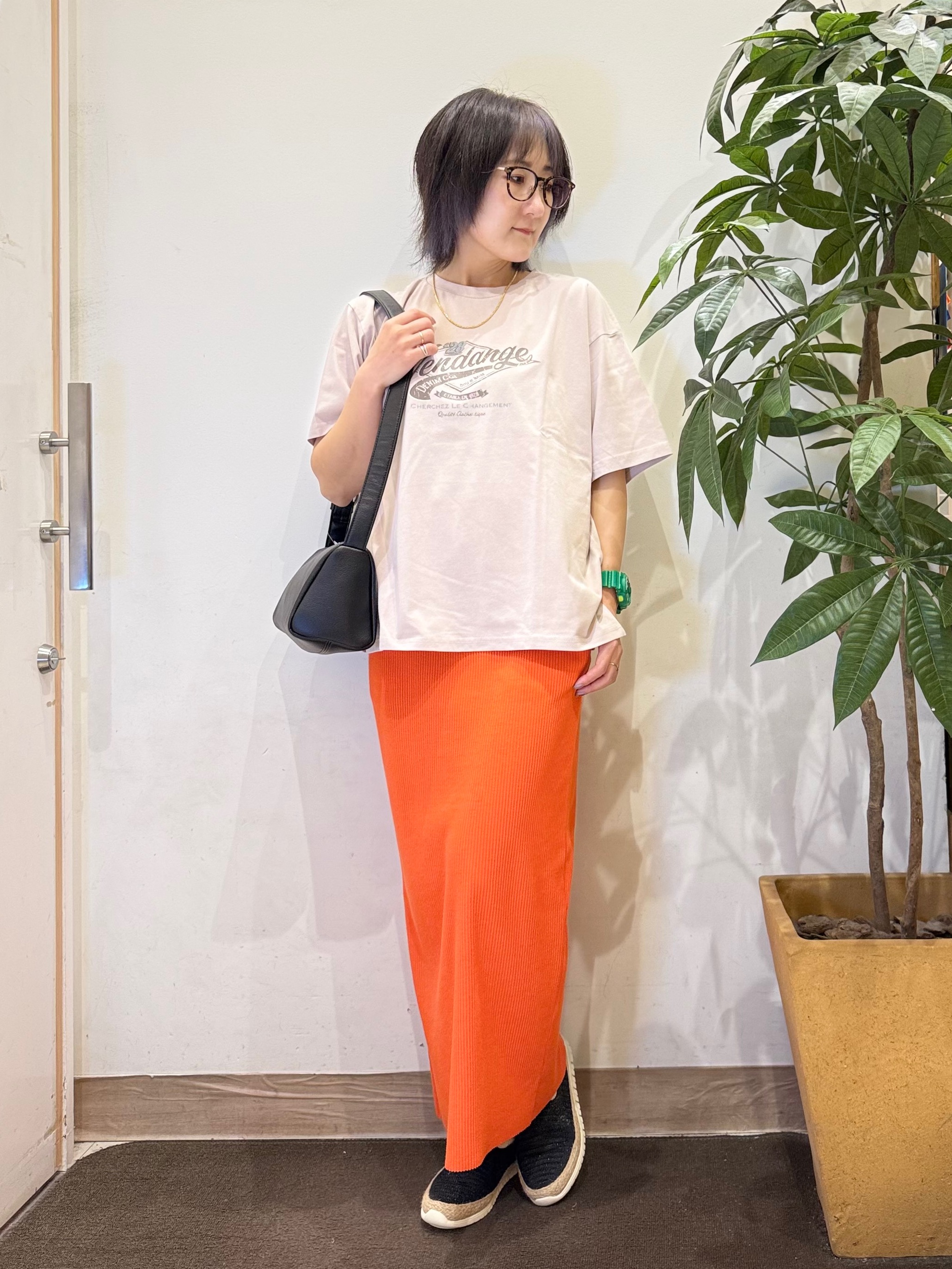 misakiさんの「SHOO･LA･RUE｜【ひんやり/S-LL/洗濯機可】選べる3柄 ヴィンテージ風こなれアソートTシャツ」を使ったコーディネート