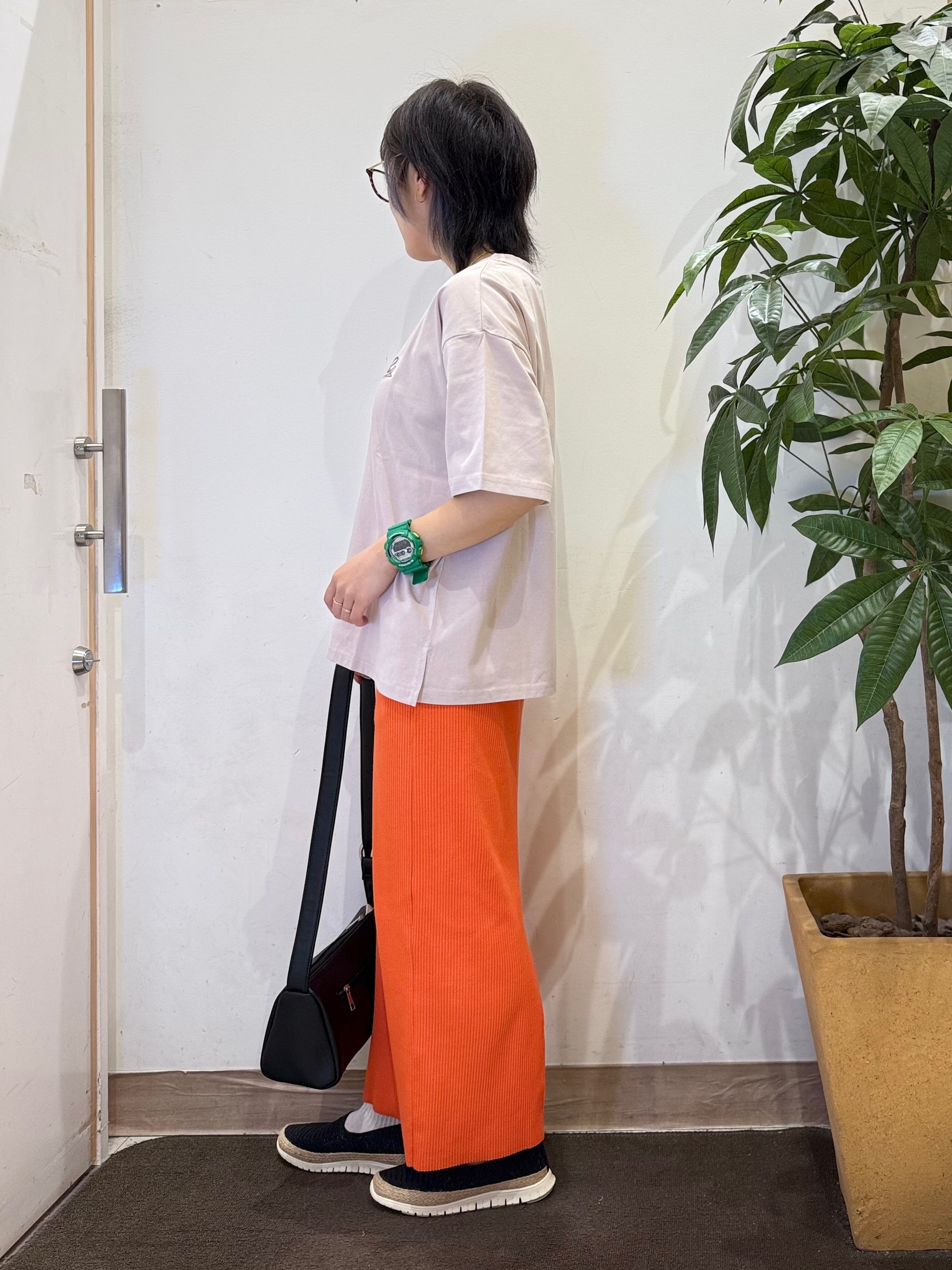 misakiさんの「SHOO･LA･RUE｜【ひんやり/S-LL/洗濯機可】選べる3柄 ヴィンテージ風こなれアソートTシャツ」を使ったコーディネート