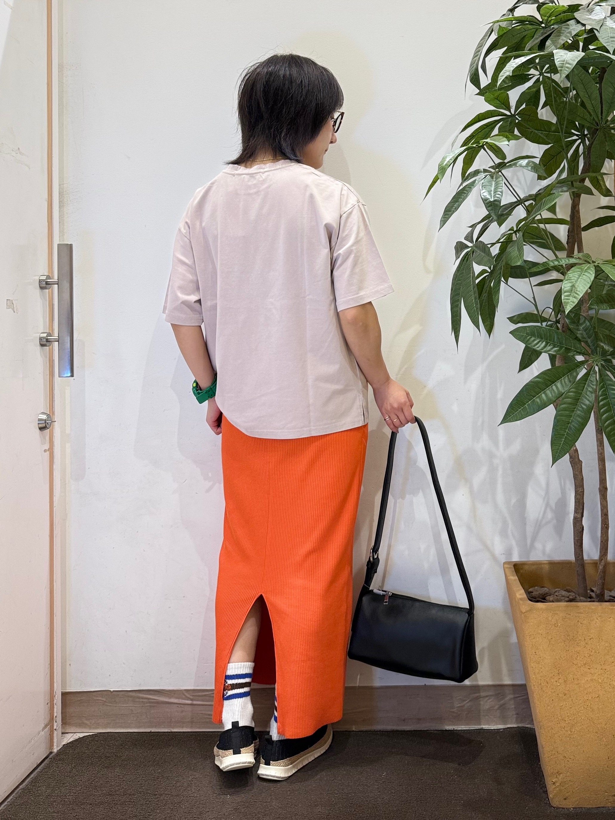 misakiさんの「SHOO･LA･RUE｜【ひんやり/S-LL/洗濯機可】選べる3柄 ヴィンテージ風こなれアソートTシャツ」を使ったコーディネート