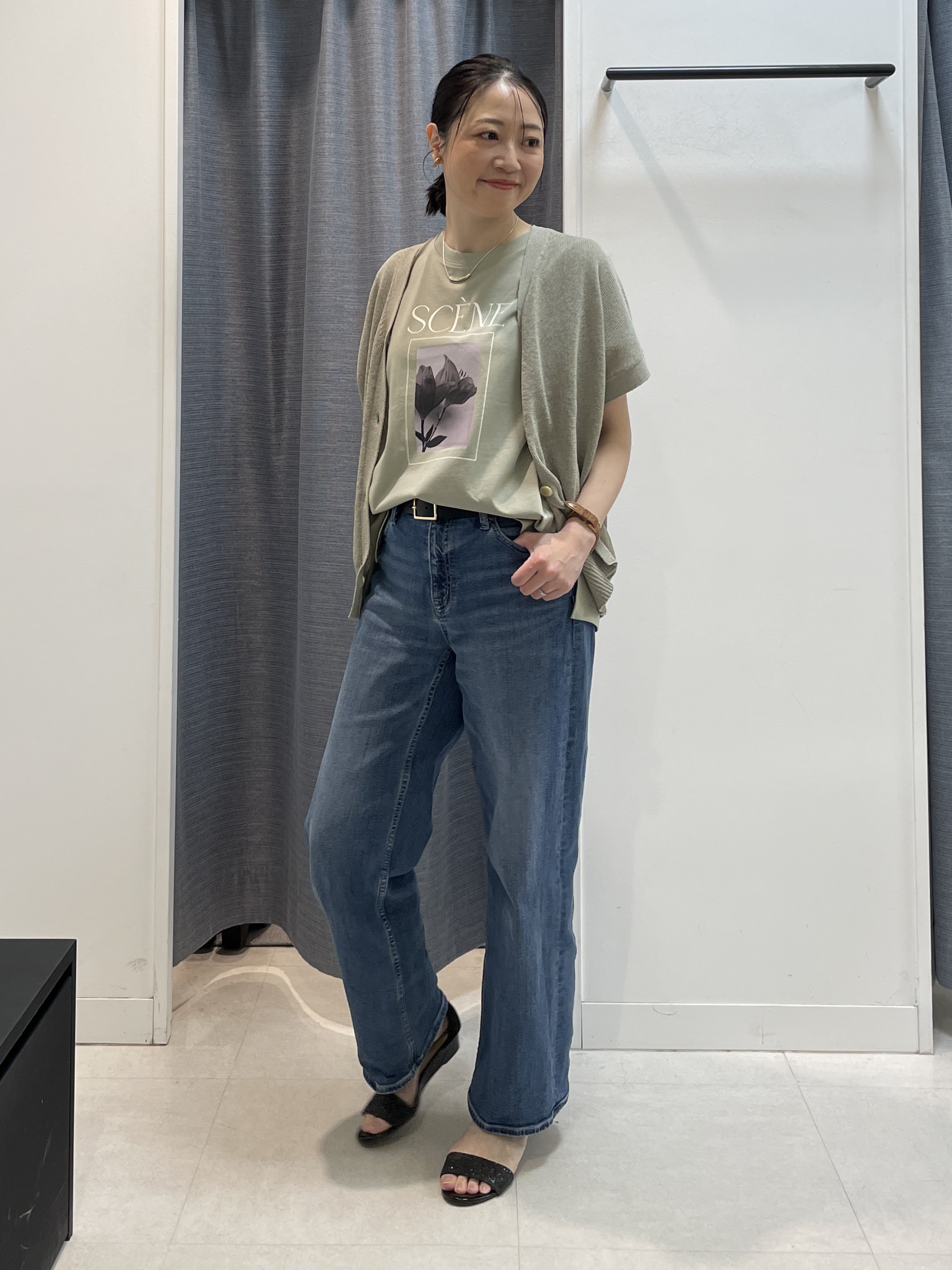 shihoさんの「INDIVI｜【洗える/ゆったり】クルーネックドライニット」を使ったコーディネート