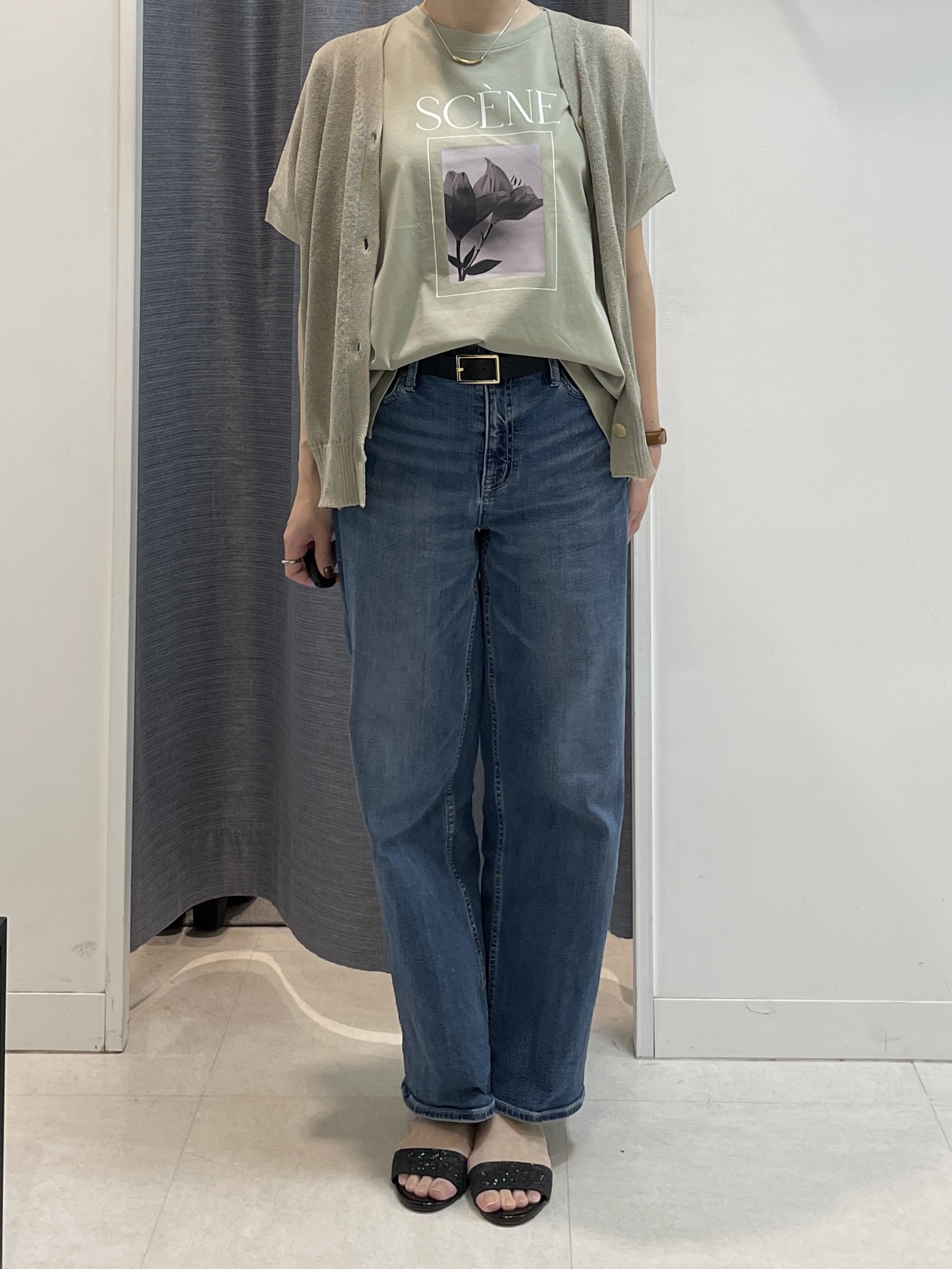 shihoさんの「INDIVI｜【洗える/ゆったり】クルーネックドライニット」を使ったコーディネート