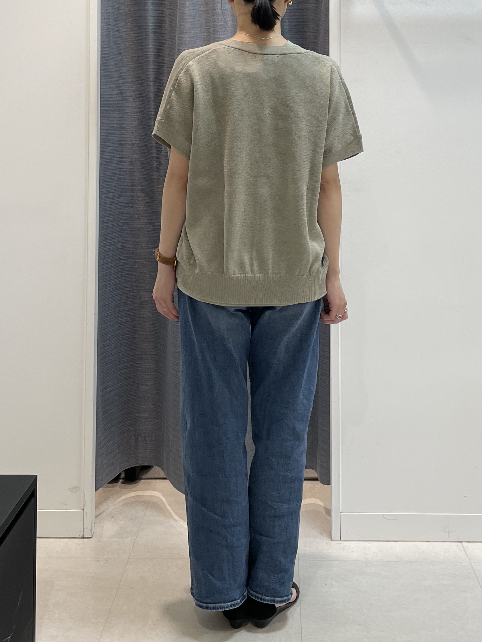 shihoさんの「INDIVI｜【洗える/ゆったり】クルーネックドライニット」を使ったコーディネート