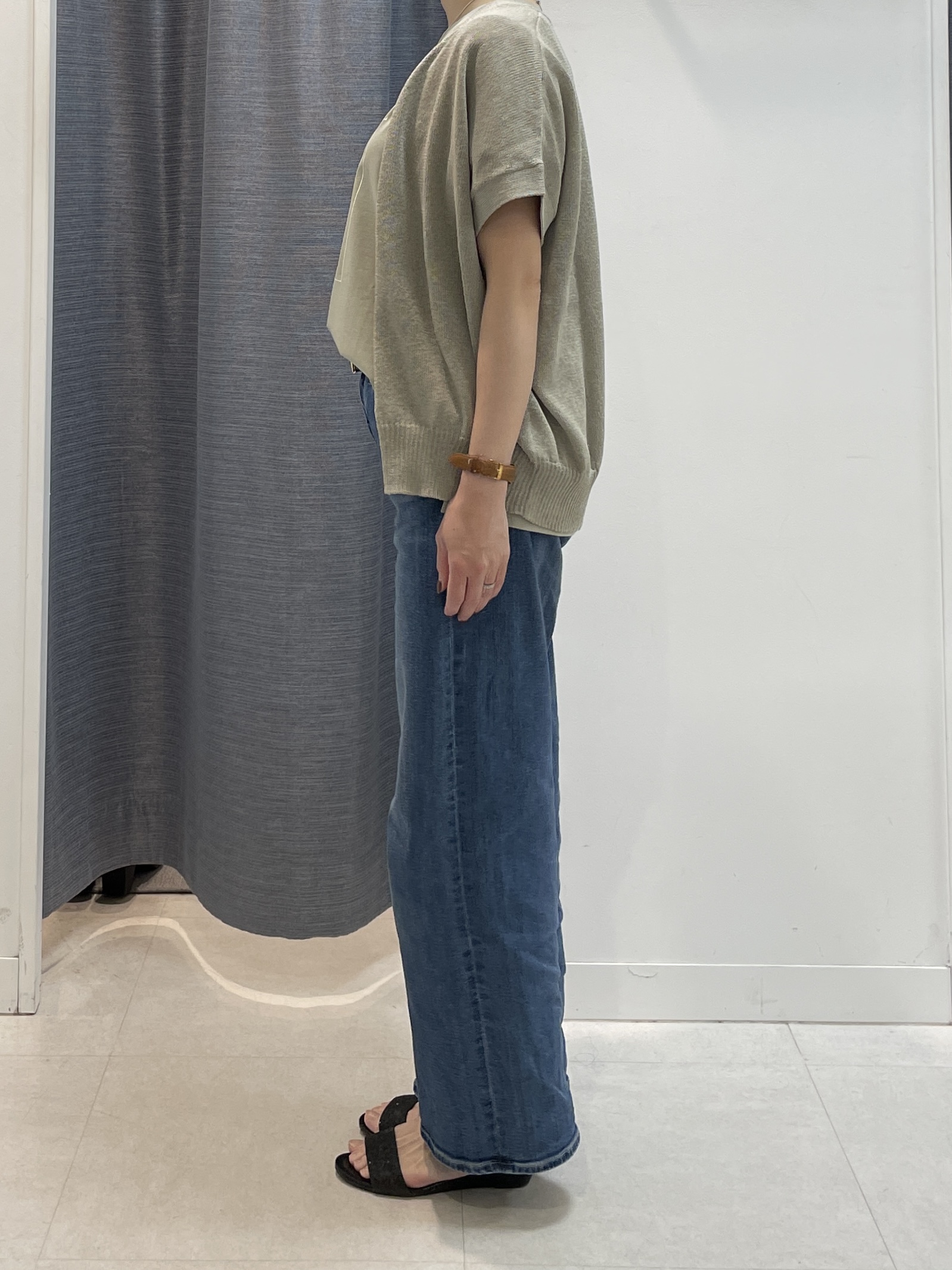 shihoさんの「INDIVI｜【洗える/ゆったり】クルーネックドライニット」を使ったコーディネート