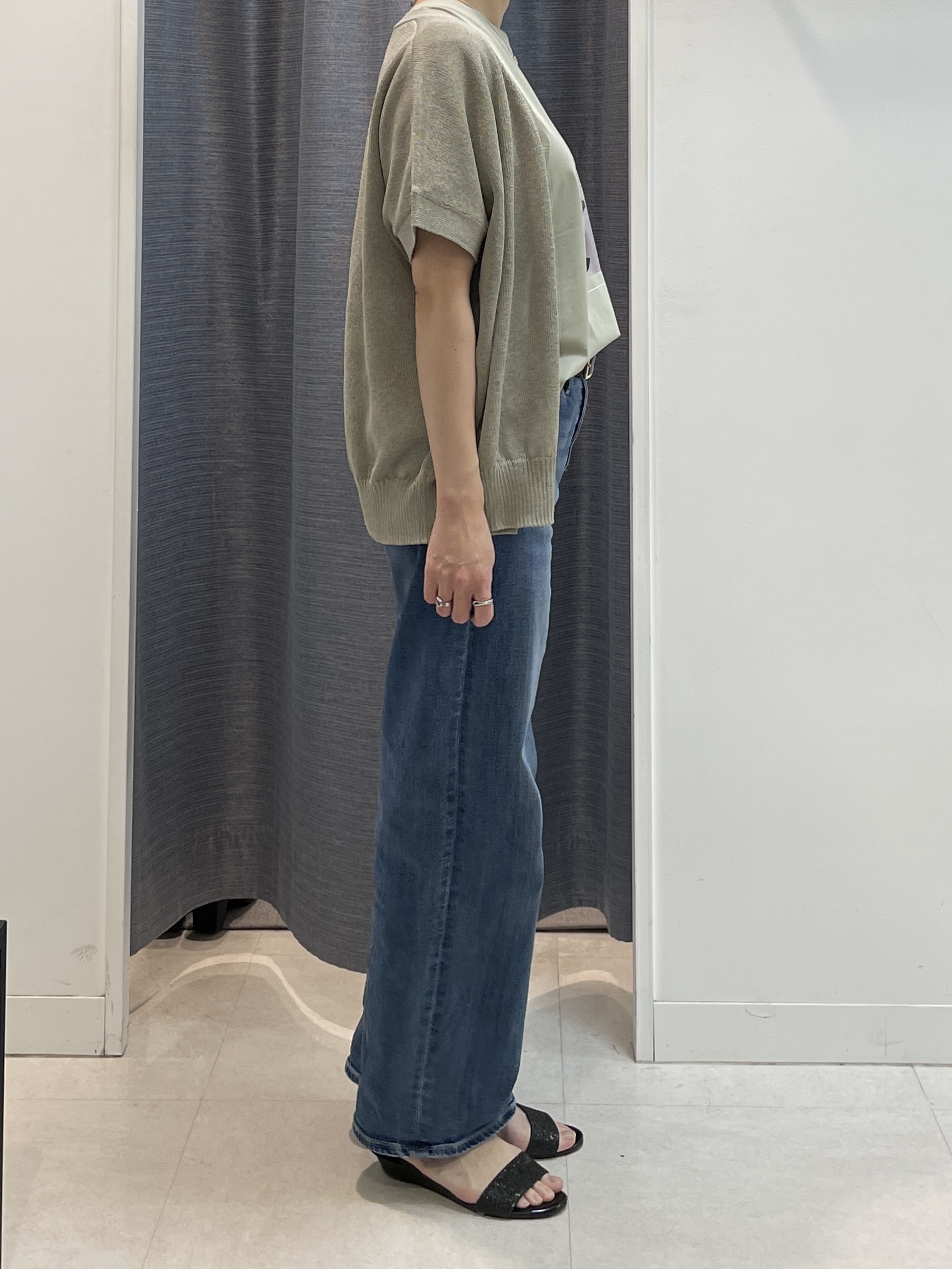 shihoさんの「INDIVI｜【洗える/ゆったり】クルーネックドライニット」を使ったコーディネート