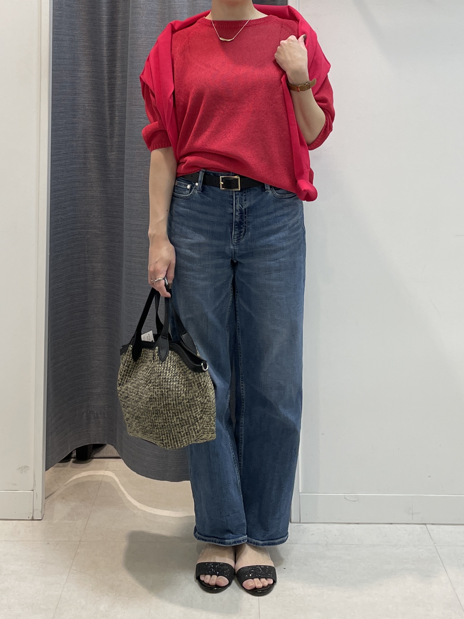 shihoさんの「INDIVI｜【洗える/ゆったり】クルーネックドライニット」を使ったコーディネート