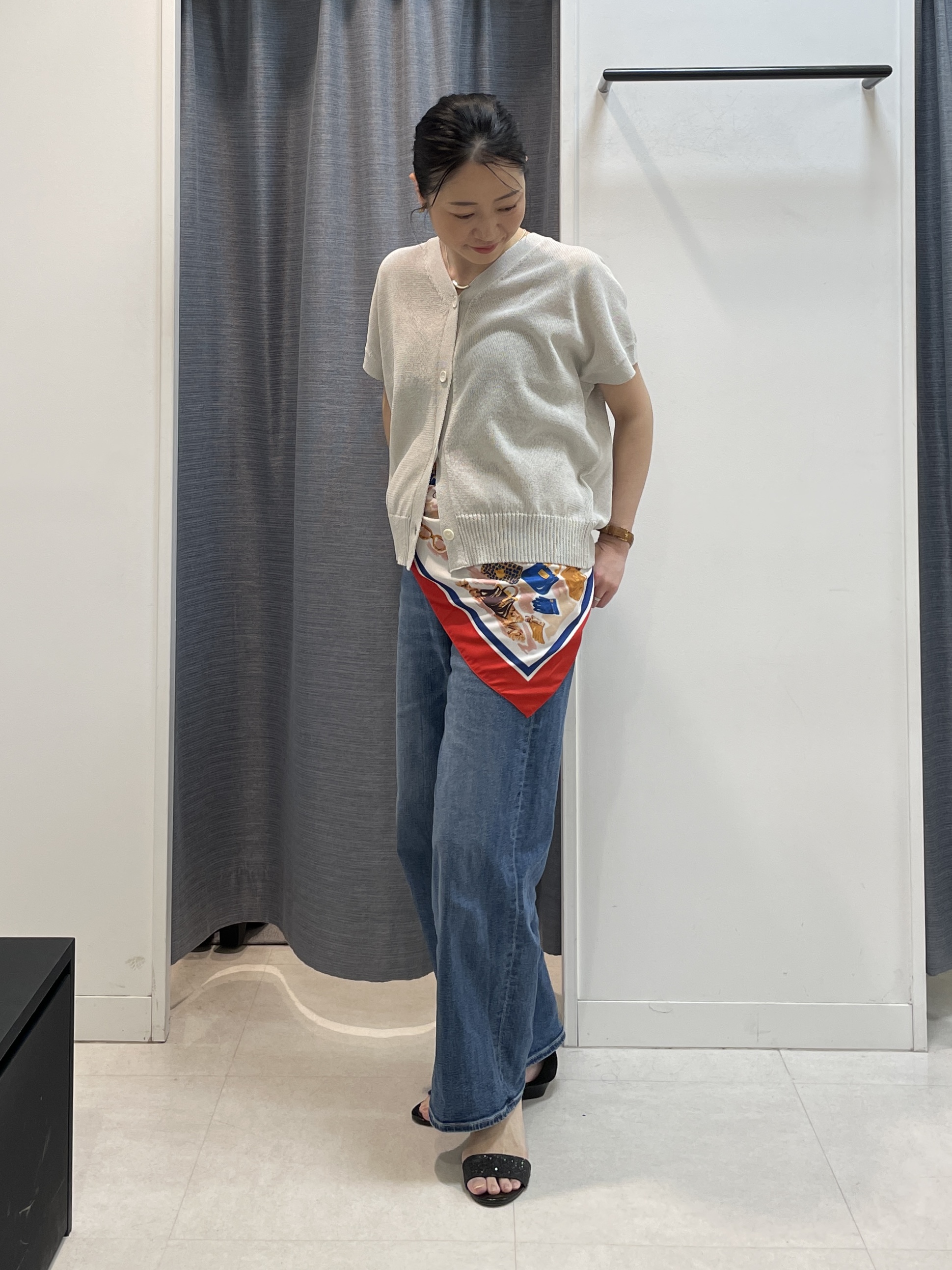 shihoさんの「INDIVI｜【洗える/清涼感】ドライタッチスリーブレスカーディガン」を使ったコーディネート
