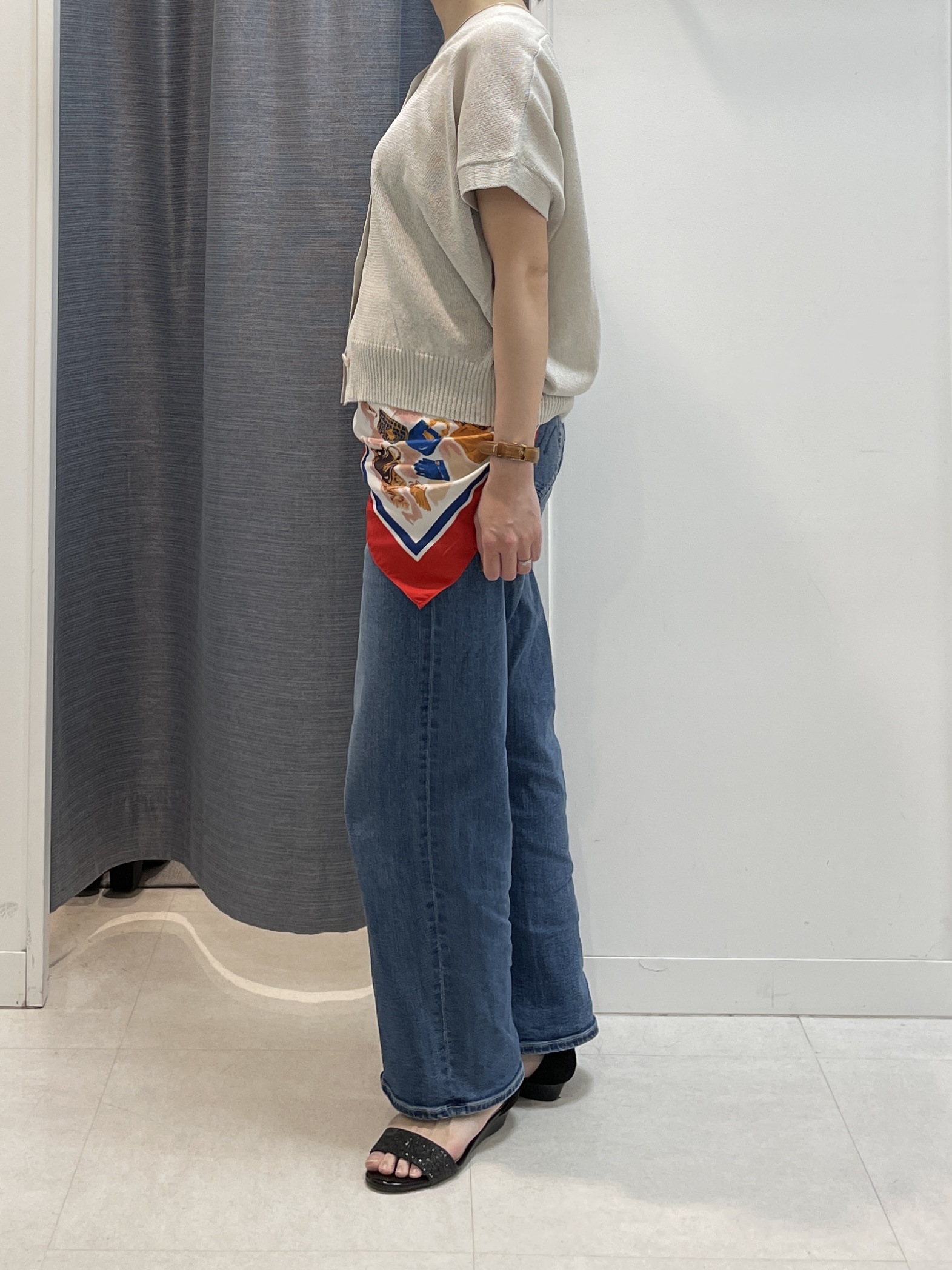 shihoさんの「INDIVI｜【洗える/清涼感】ドライタッチスリーブレスカーディガン」を使ったコーディネート