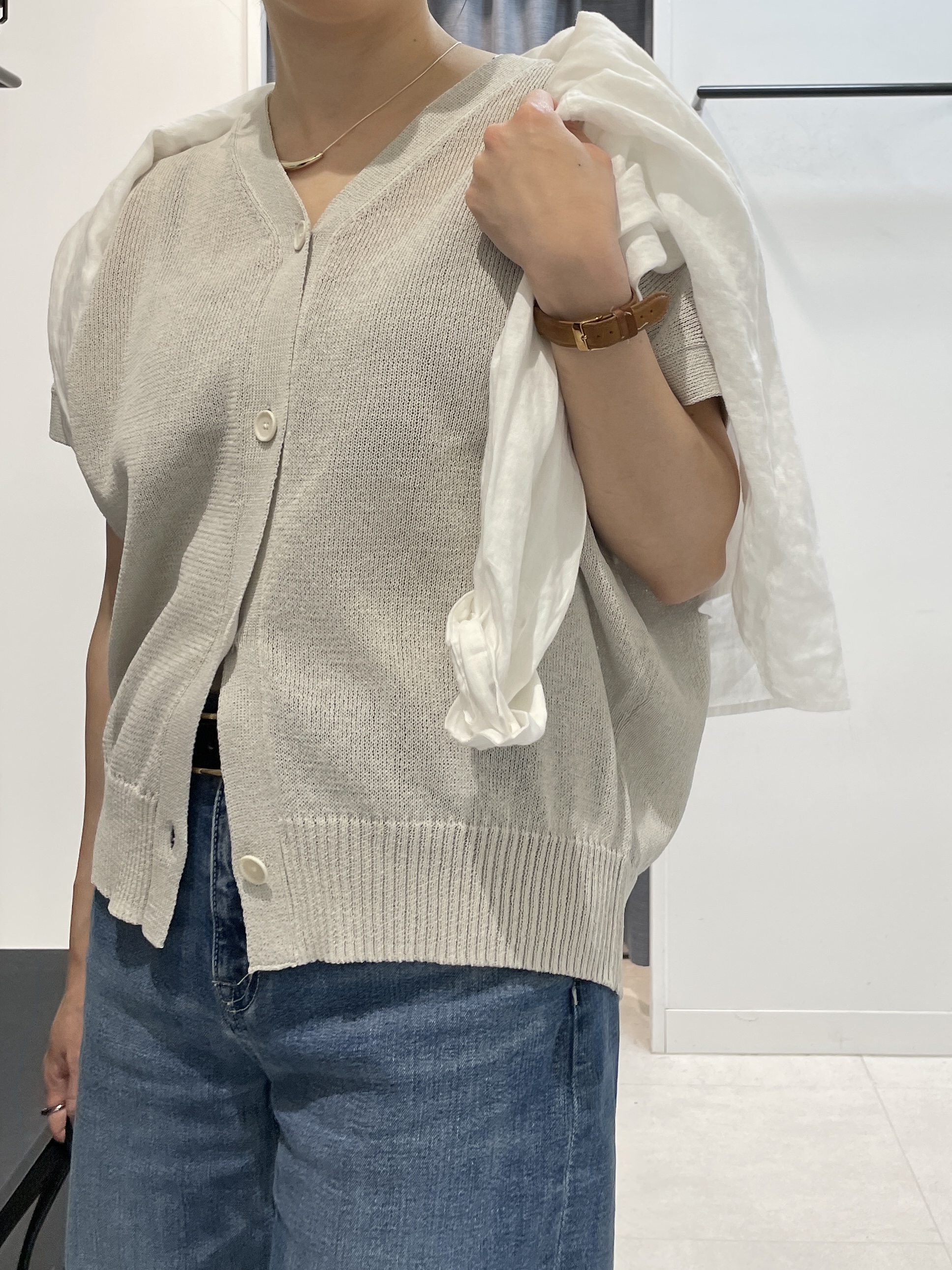 shihoさんの「INDIVI｜【洗える/清涼感】ドライタッチスリーブレスカーディガン」を使ったコーディネート
