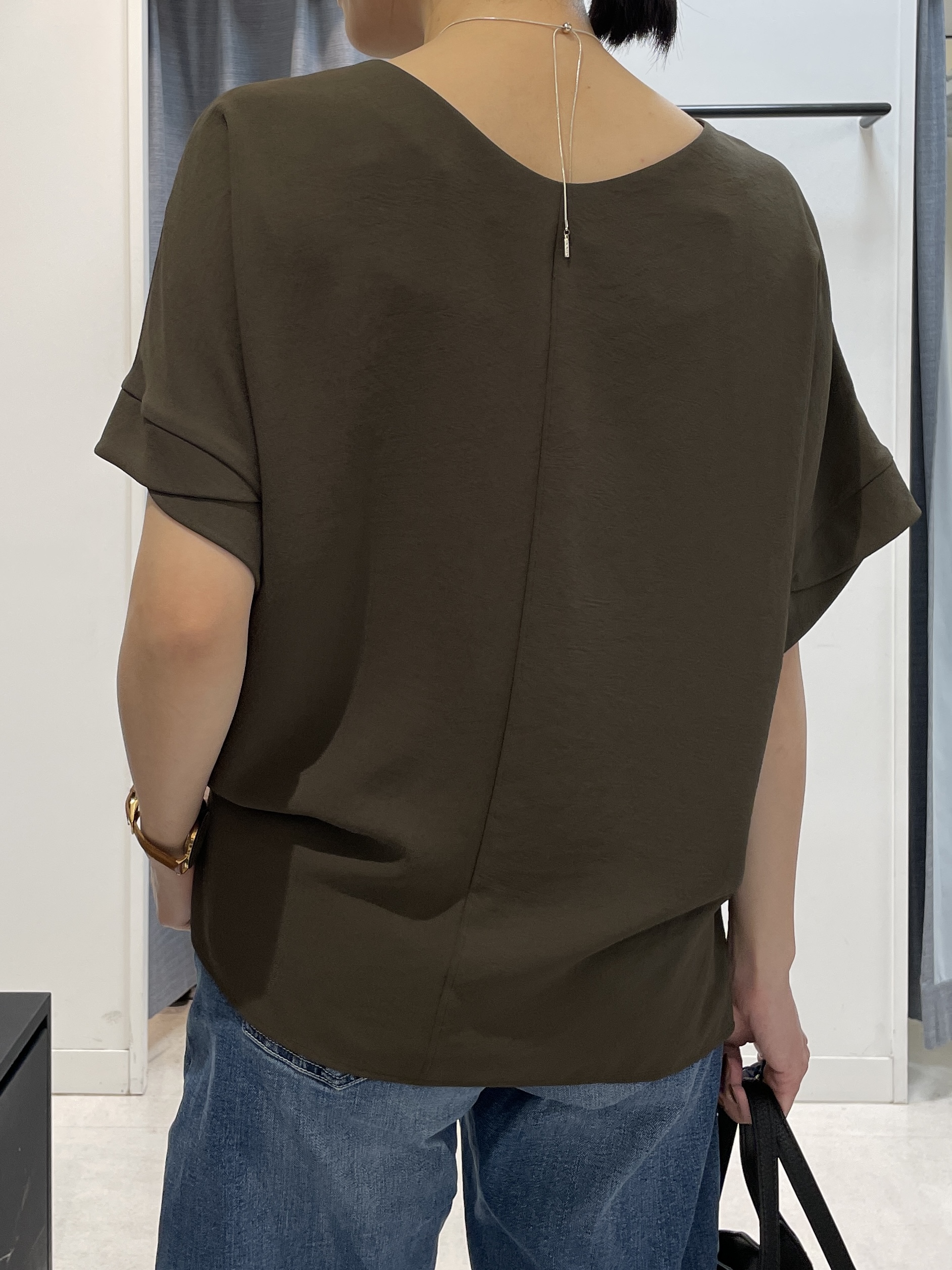 shihoさんの「INDIVI｜【前後2WAY/はっ水/セットアップ可】リラクシーフレンチスリーブブラウス」を使ったコーディネート