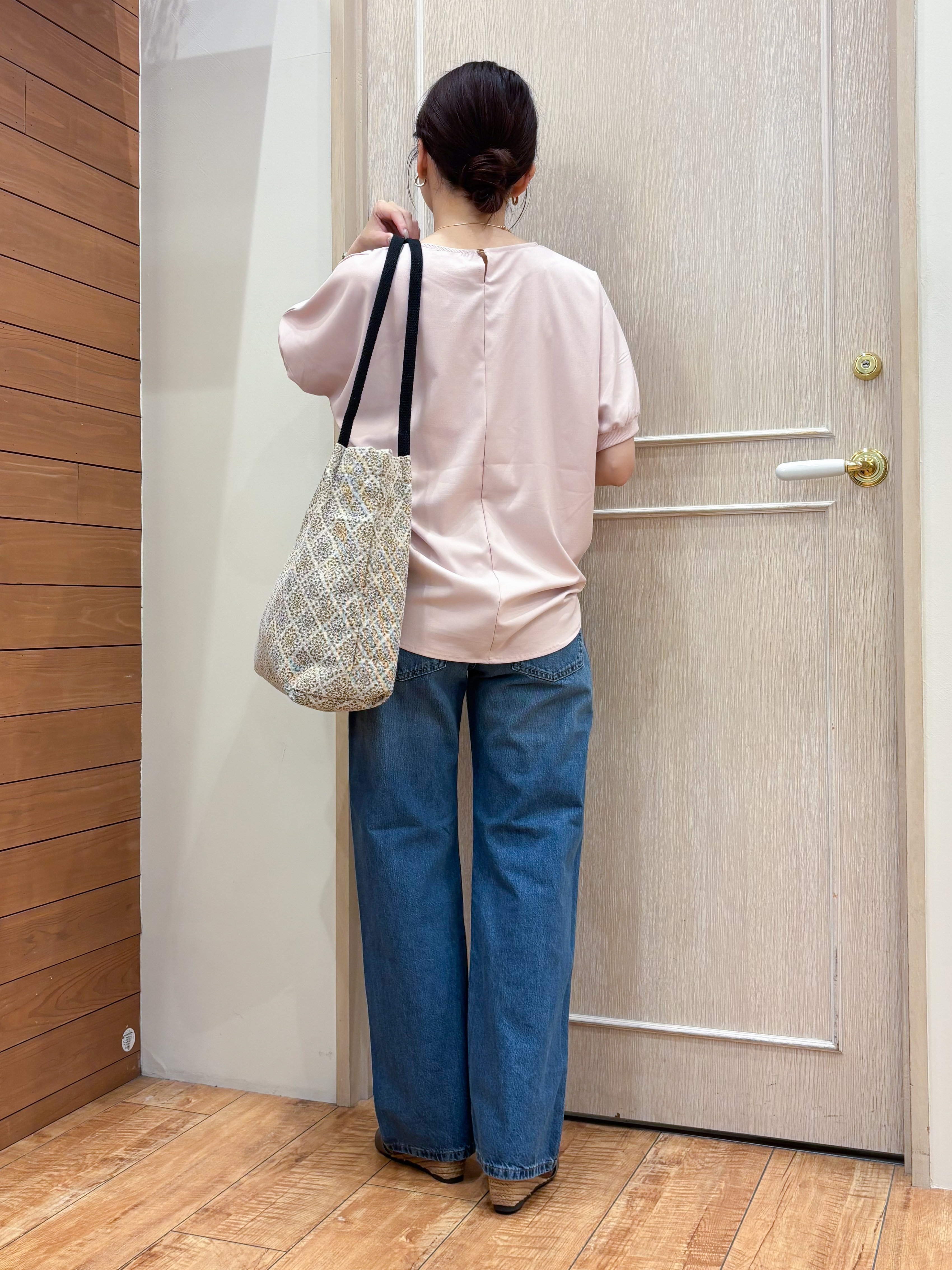 なみさんの「SHOO･LA･RUE｜【ひんやり/洗濯後しわになりにくい】インせず着られる さらっとタッチのドルマンブラウス」を使ったコーディネート