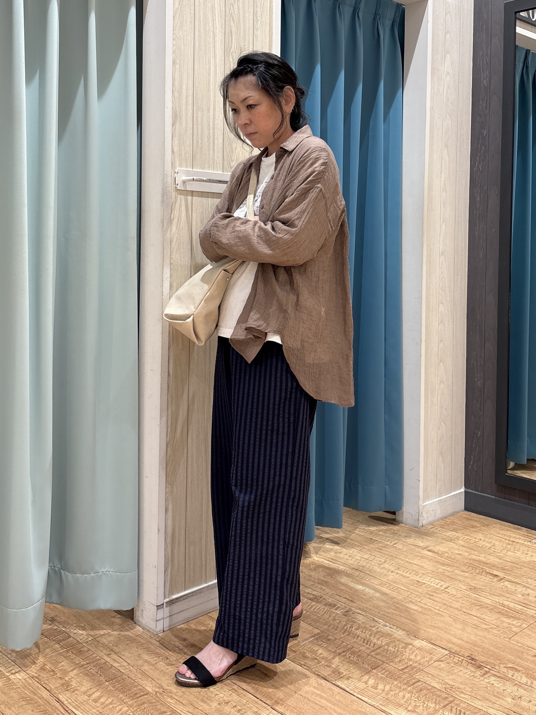 わかさんの「SHOO･LA･RUE｜【体型カバー】ふんわり質感 やわらかこなれシアーシャツ」を使ったコーディネート