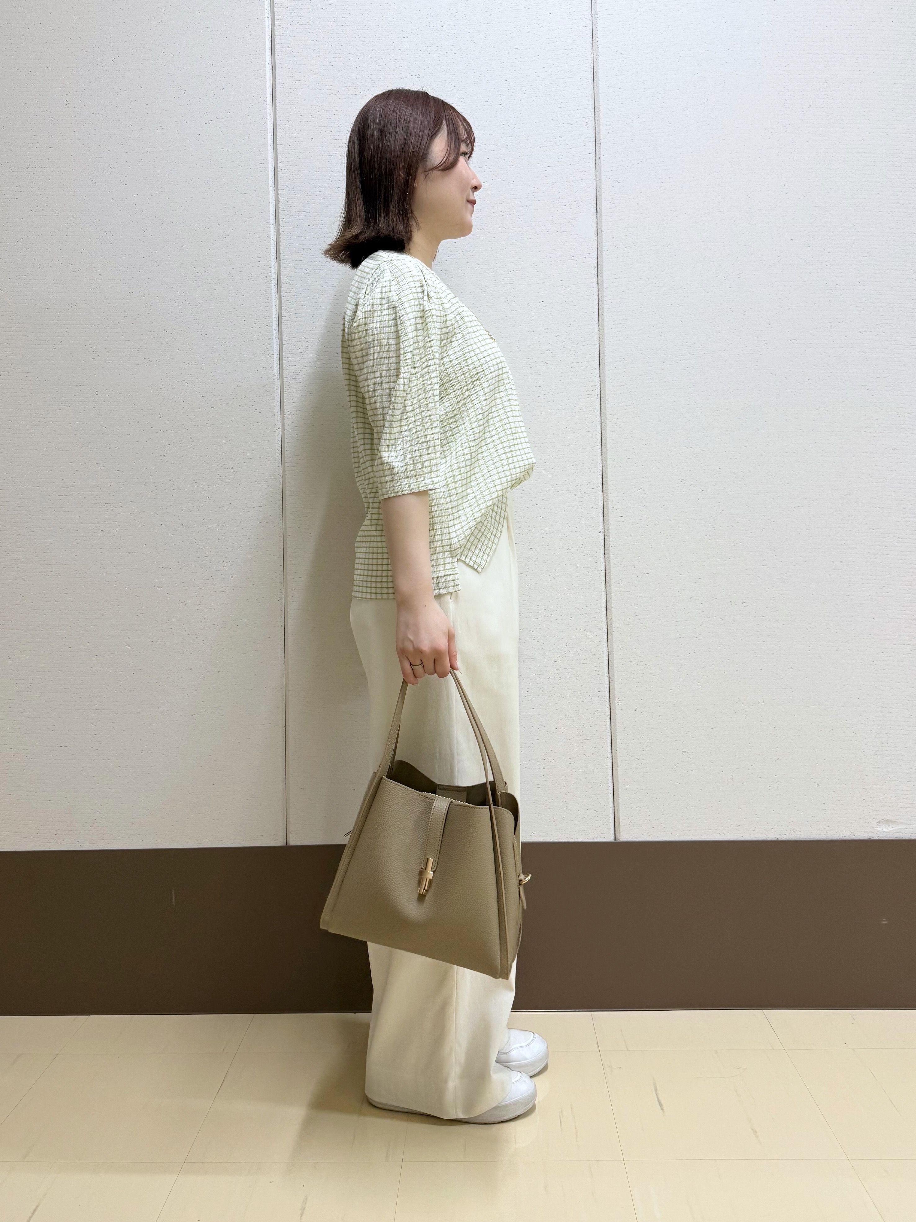 Rikoさんの「INDIVI｜【UVケア／吸汗速乾】チェック柄タックボリュームスリーブトップス」を使ったコーディネート