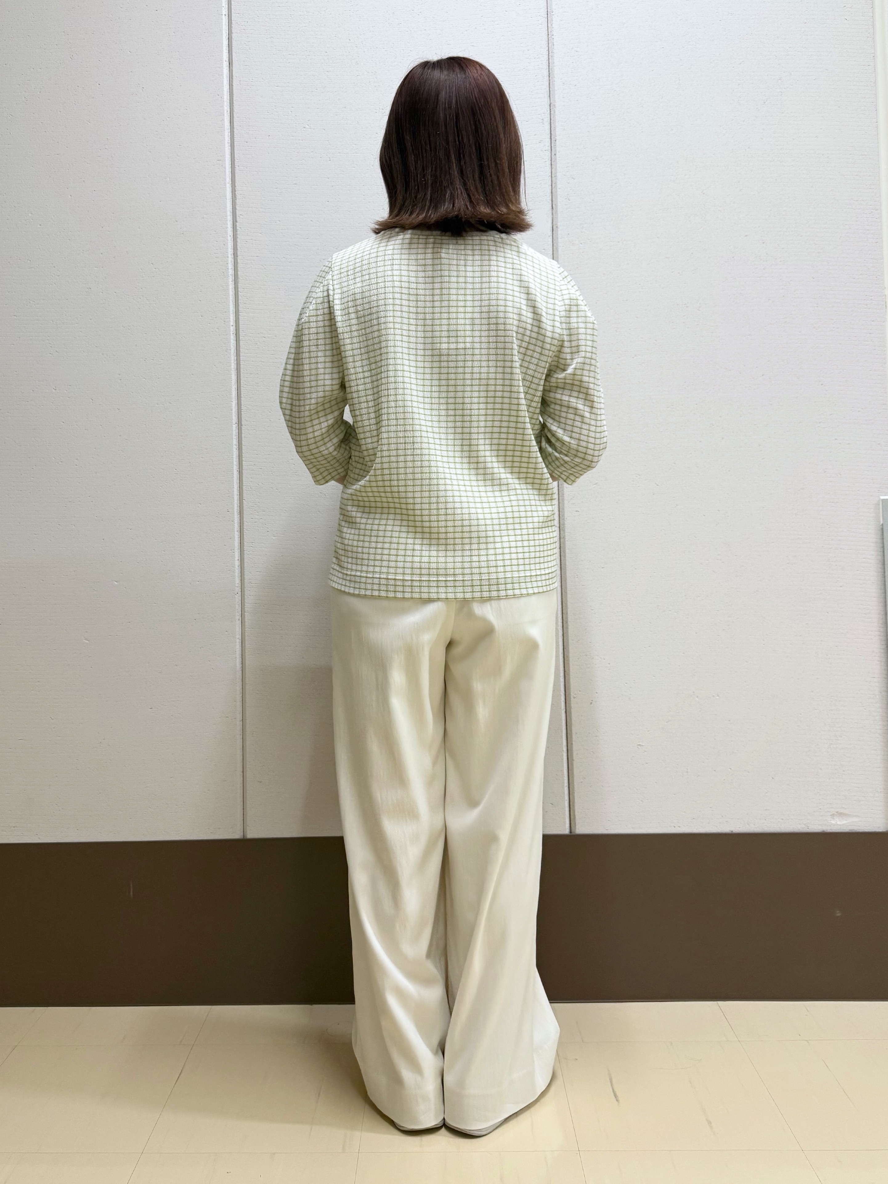 Rikoさんの「INDIVI｜【UVケア／吸汗速乾】チェック柄タックボリュームスリーブトップス」を使ったコーディネート