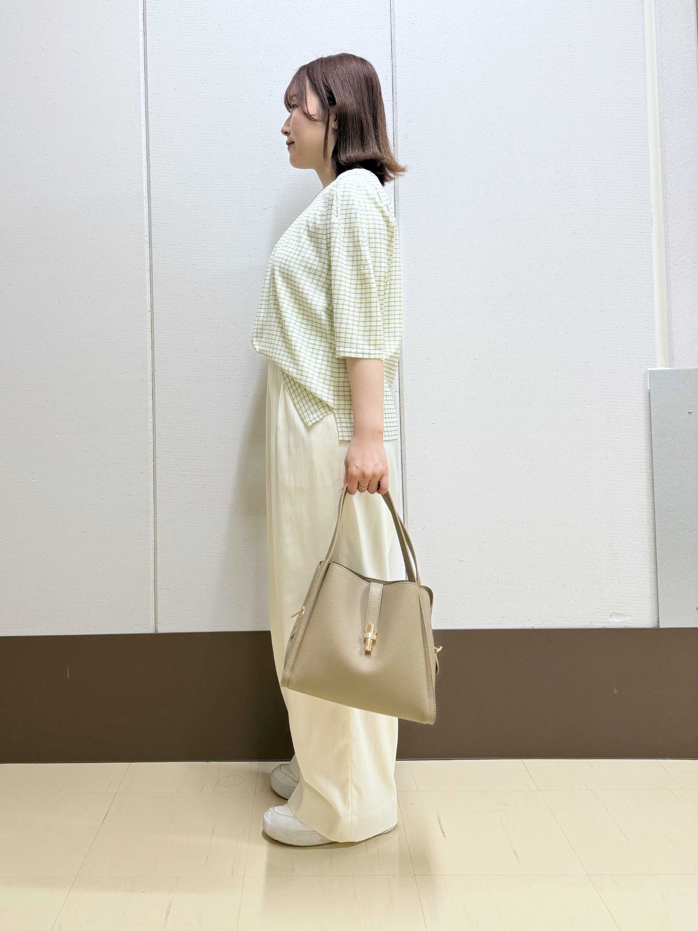 Rikoさんの「INDIVI｜【UVケア／吸汗速乾】チェック柄タックボリュームスリーブトップス」を使ったコーディネート
