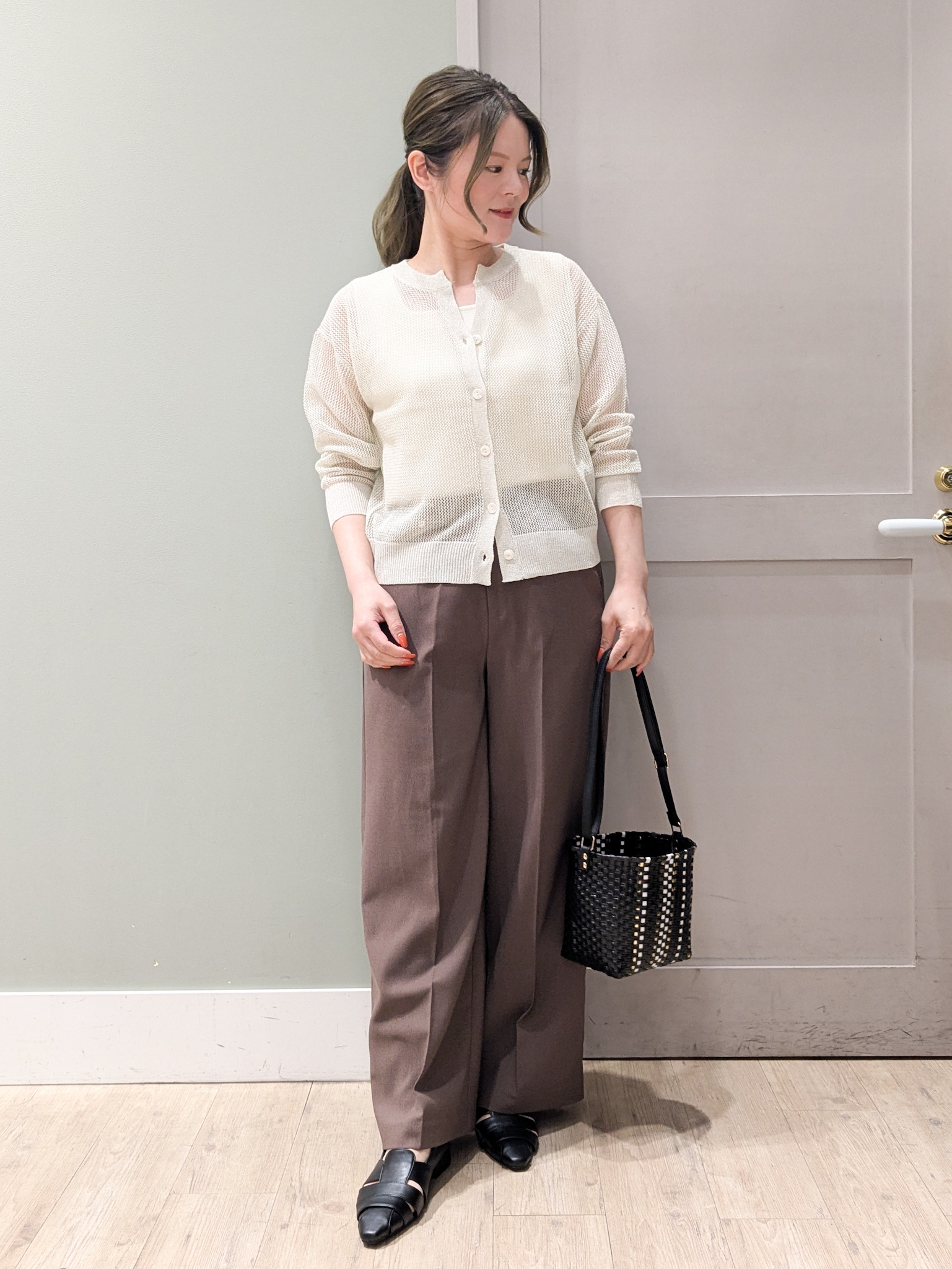 kuwawaさんの「grove｜【貴島明日香さん着用】ラメメッシュキーネックカーディガン」を使ったコーディネート