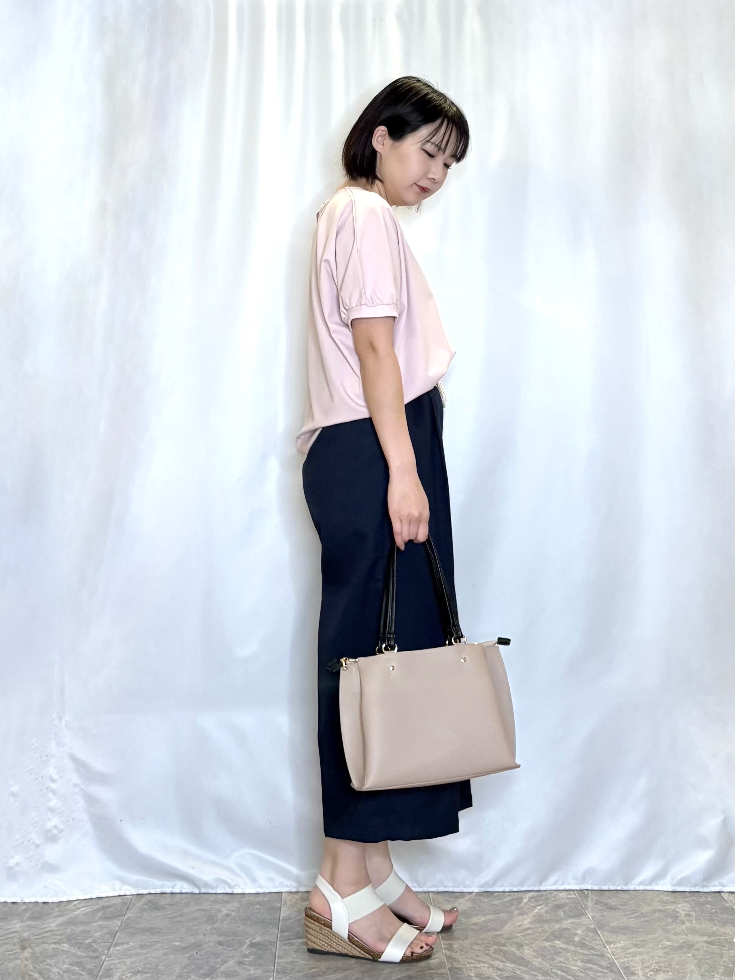ネリさんの「SHOO･LA･RUE｜【ひんやり/洗濯後しわになりにくい】インせず着られる さらっとタッチのドルマンブラウス」を使ったコーディネート