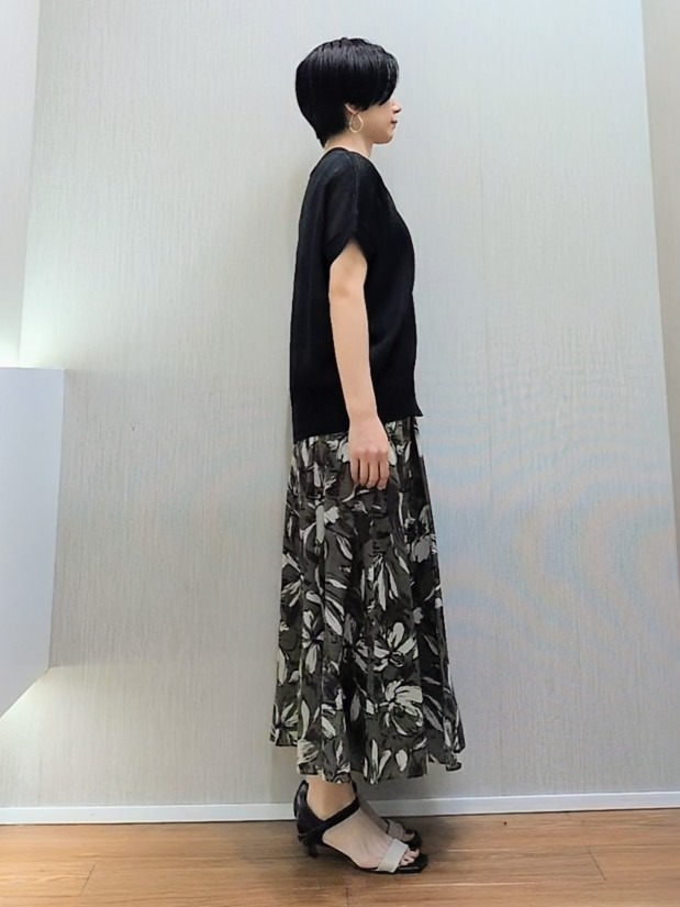 ミズタさんの「UNTITLED｜【洗える/清涼感】ドライタッチスリーブレスカーディガン」を使ったコーディネート
