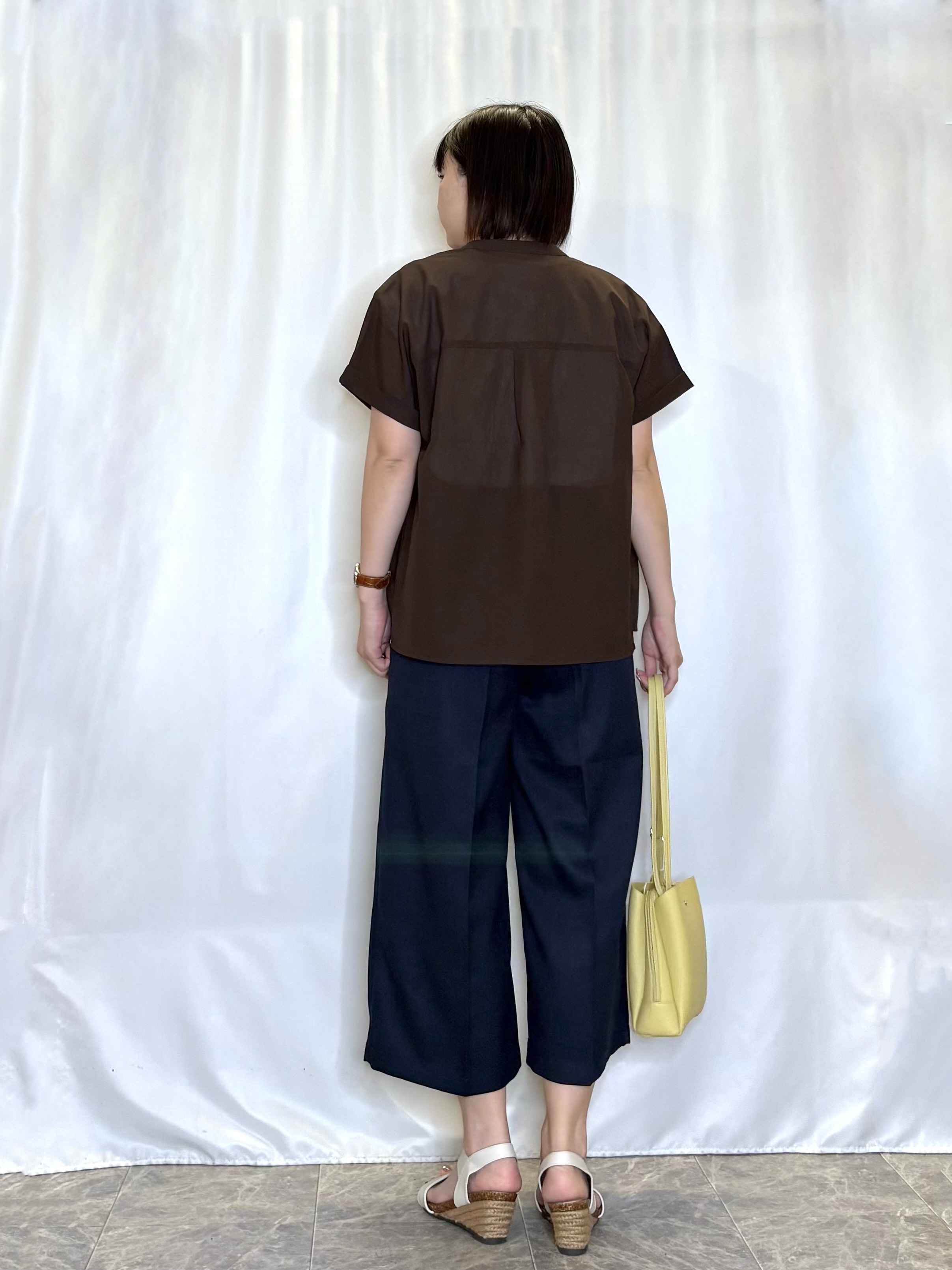 ネリさんの「SHOO･LA･RUE｜【さらり快適/洗濯機可/S-LL】風が通り抜ける 半袖バンドカラーシアーシャツ」を使ったコーディネート