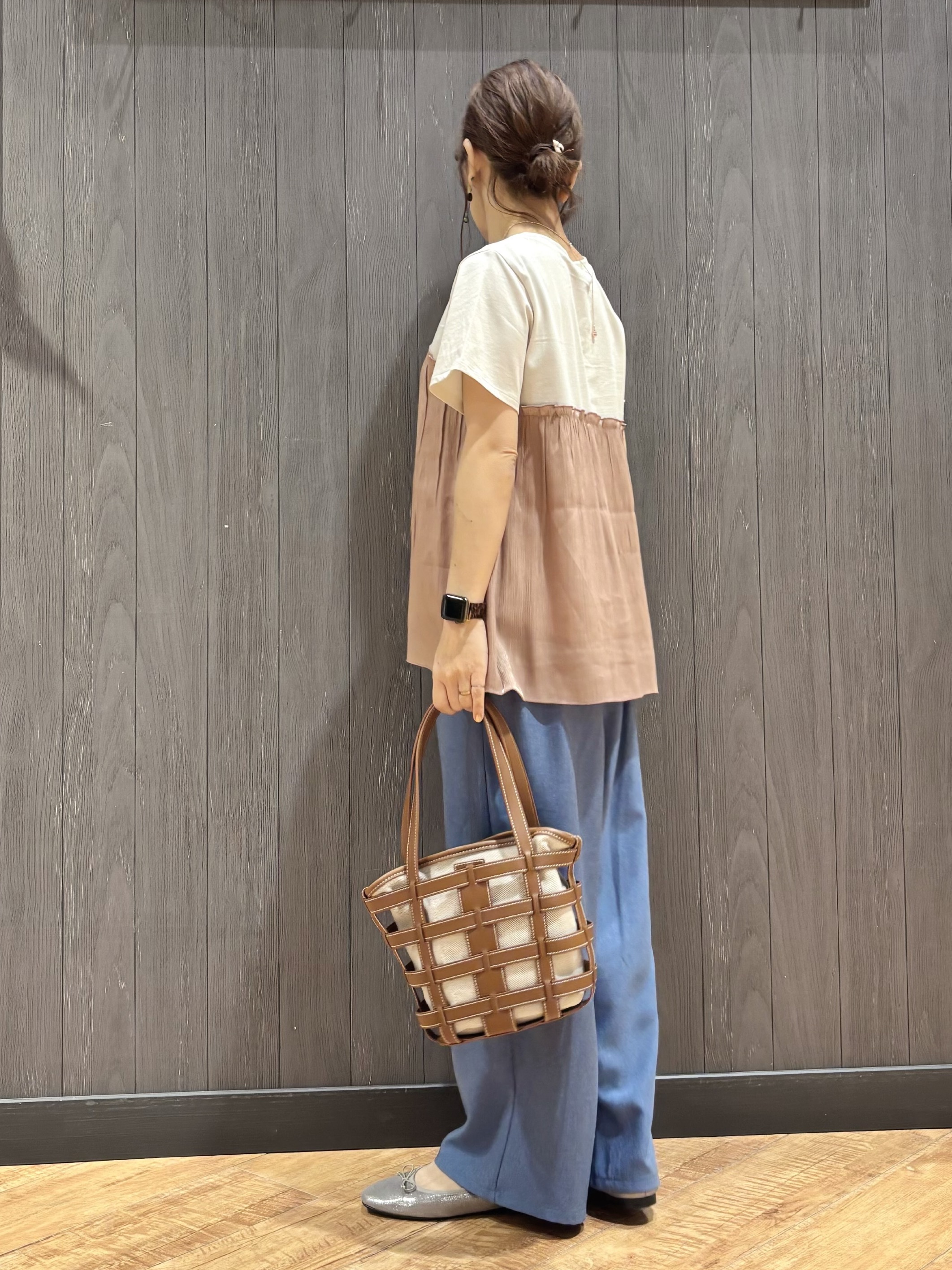 meiさんの「SHOO･LA･RUE｜【ひんやり/S-LL】1枚でインせず決まる きらきらビスチェ風Tシャツ」を使ったコーディネート