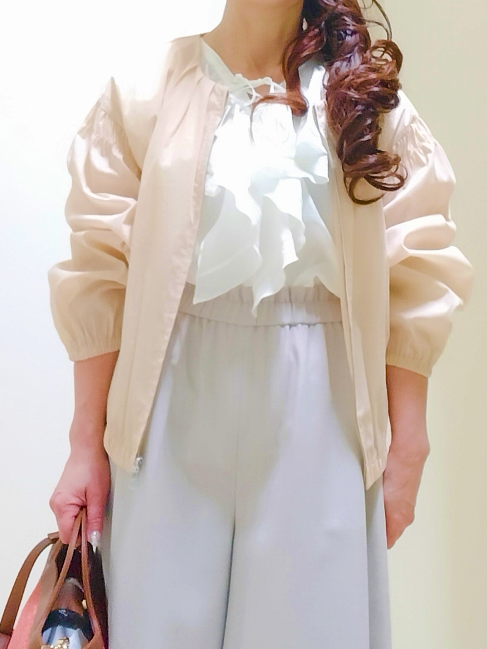 花さんの「Reflect｜【通気性あり／涼しい／マシンウォッシャブル】フリルブラウス」を使ったコーディネート