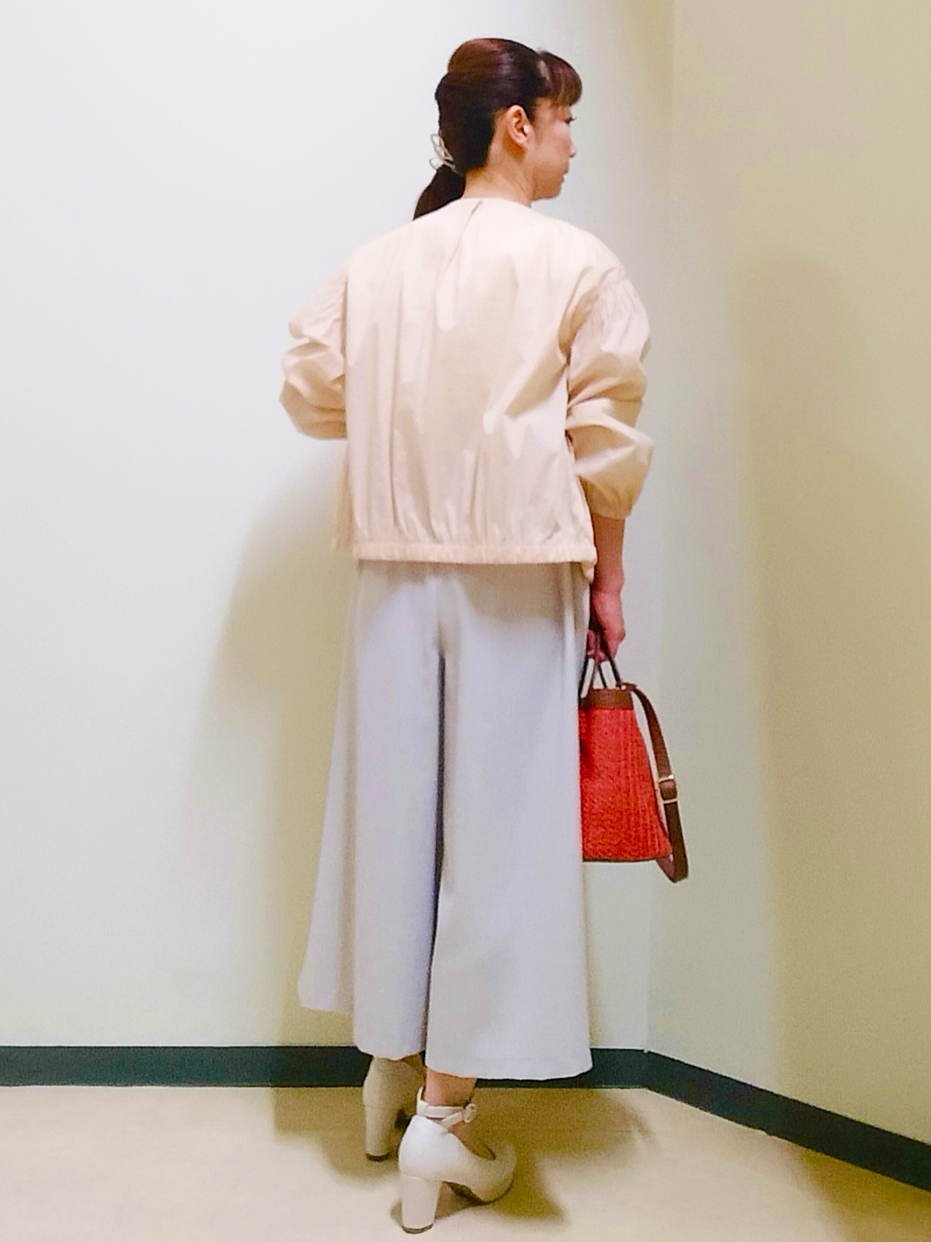 花さんの「Reflect｜【通気性あり／涼しい／マシンウォッシャブル】フリルブラウス」を使ったコーディネート