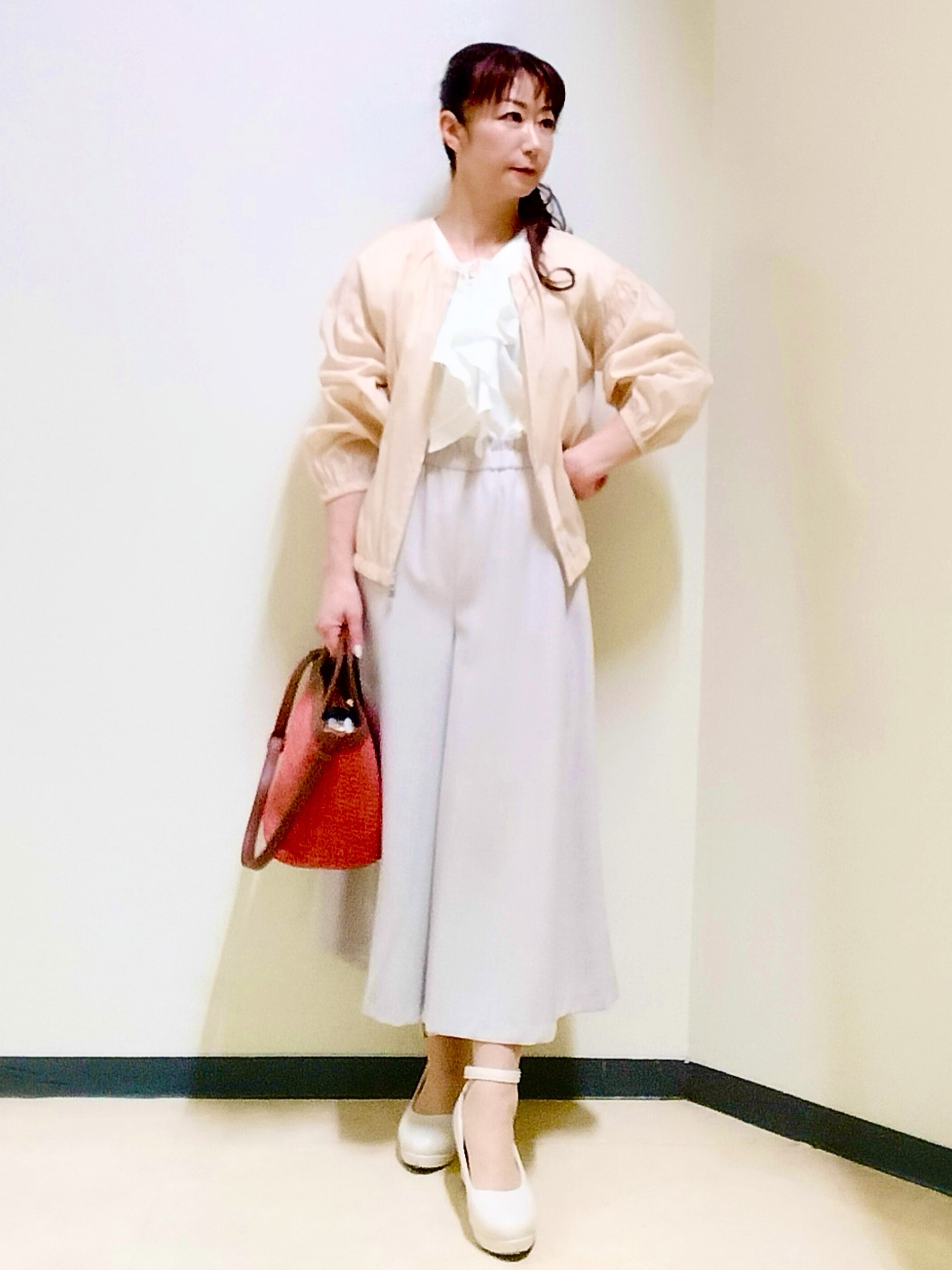 花さんの「Reflect｜【通気性あり／涼しい／マシンウォッシャブル】フリルブラウス」を使ったコーディネート