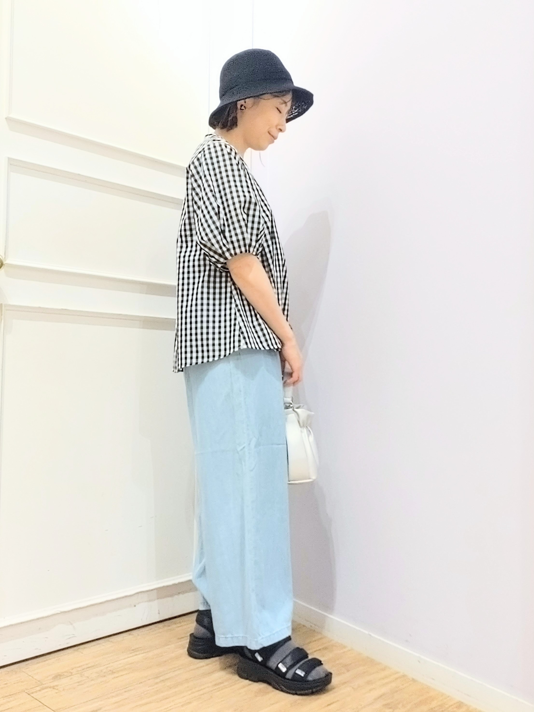 miomioさんの「SHOO･LA･RUE｜【高レビュー/洗濯後しわになりにくい/インせず着られる】自然に体型カバー 麻調ペプラムブラウス」を使ったコーディネート