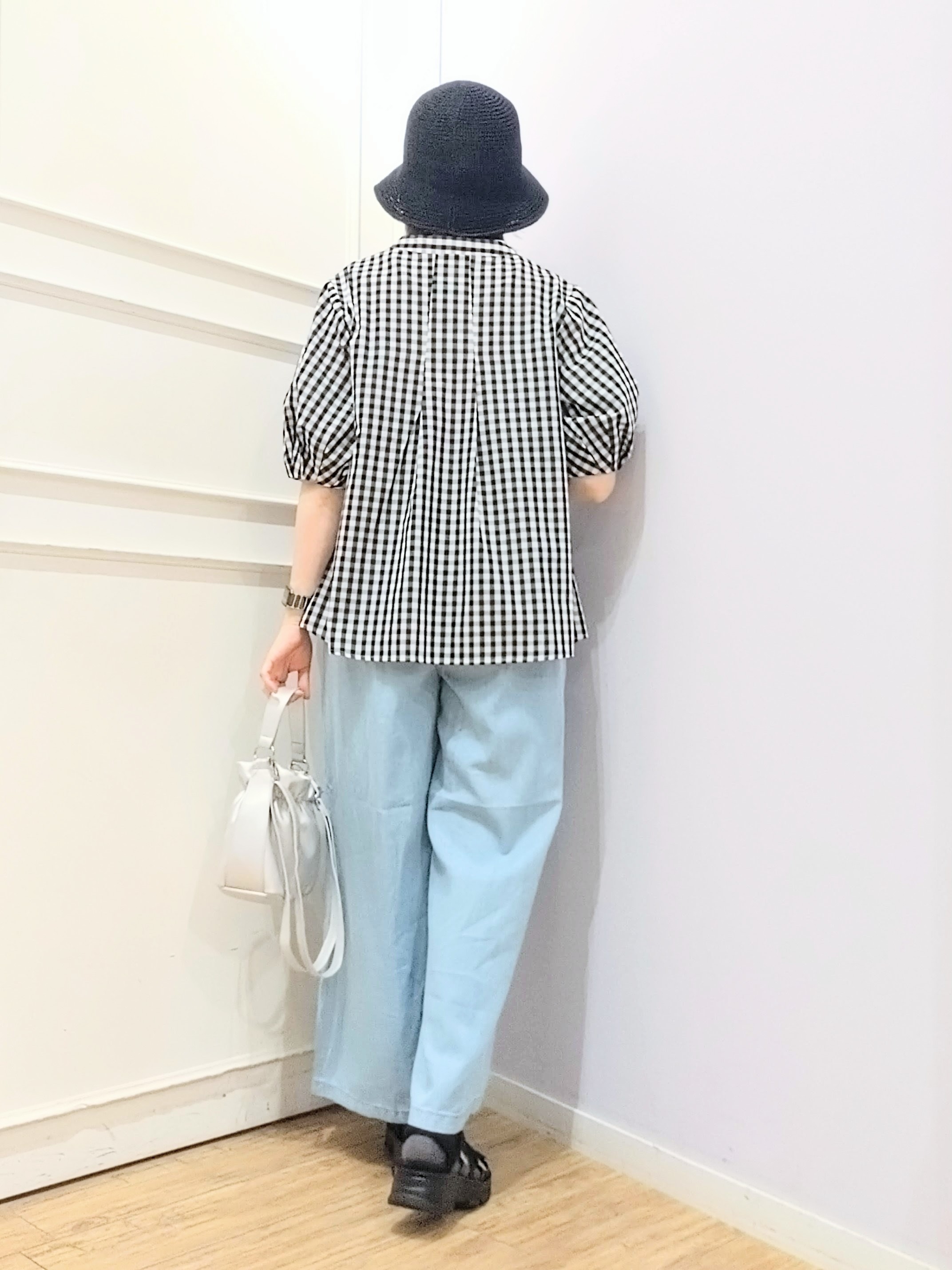 miomioさんの「SHOO･LA･RUE｜【高レビュー/洗濯後しわになりにくい/インせず着られる】自然に体型カバー 麻調ペプラムブラウス」を使ったコーディネート