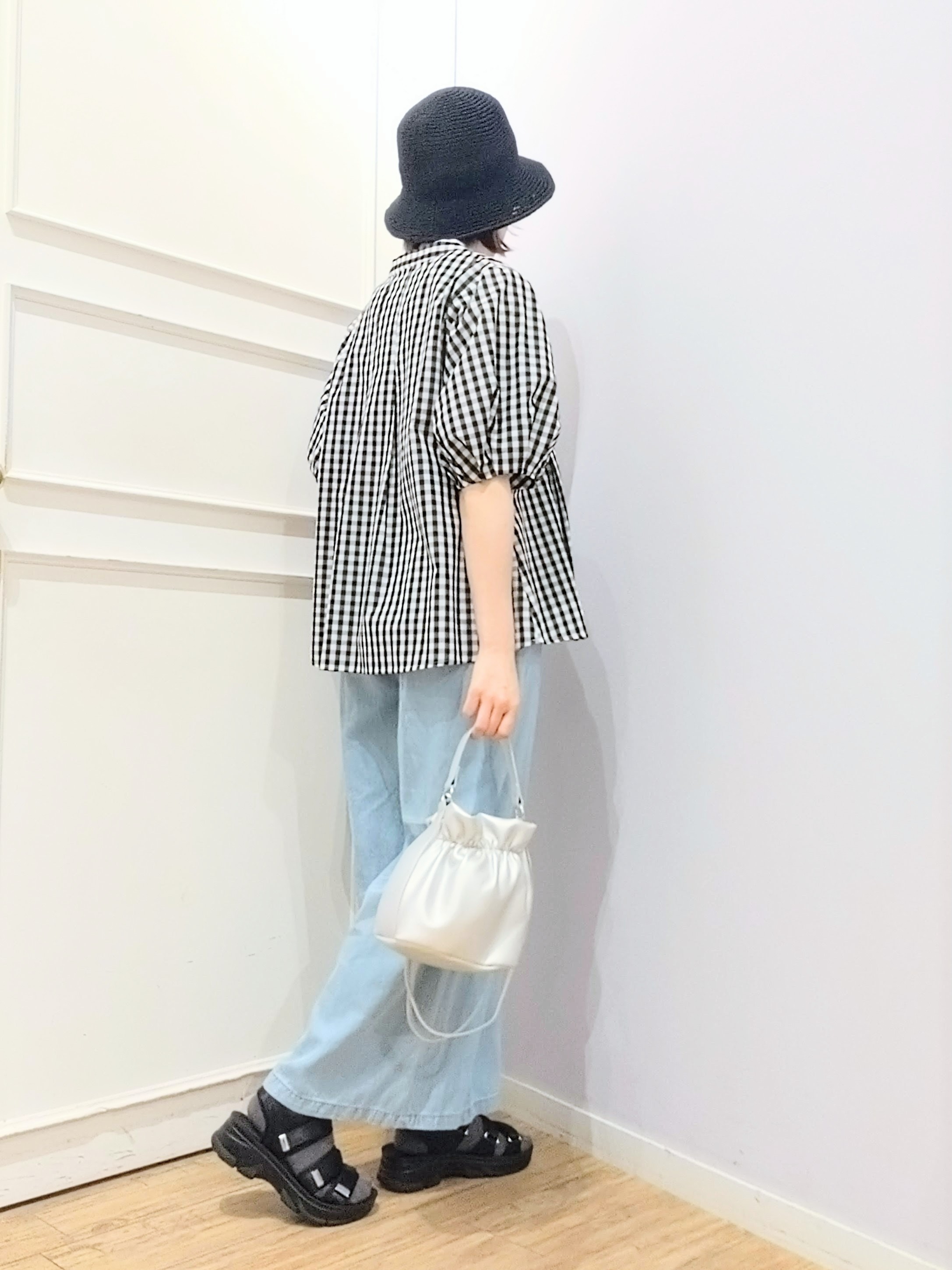 miomioさんの「SHOO･LA･RUE｜【高レビュー/洗濯後しわになりにくい/インせず着られる】自然に体型カバー 麻調ペプラムブラウス」を使ったコーディネート
